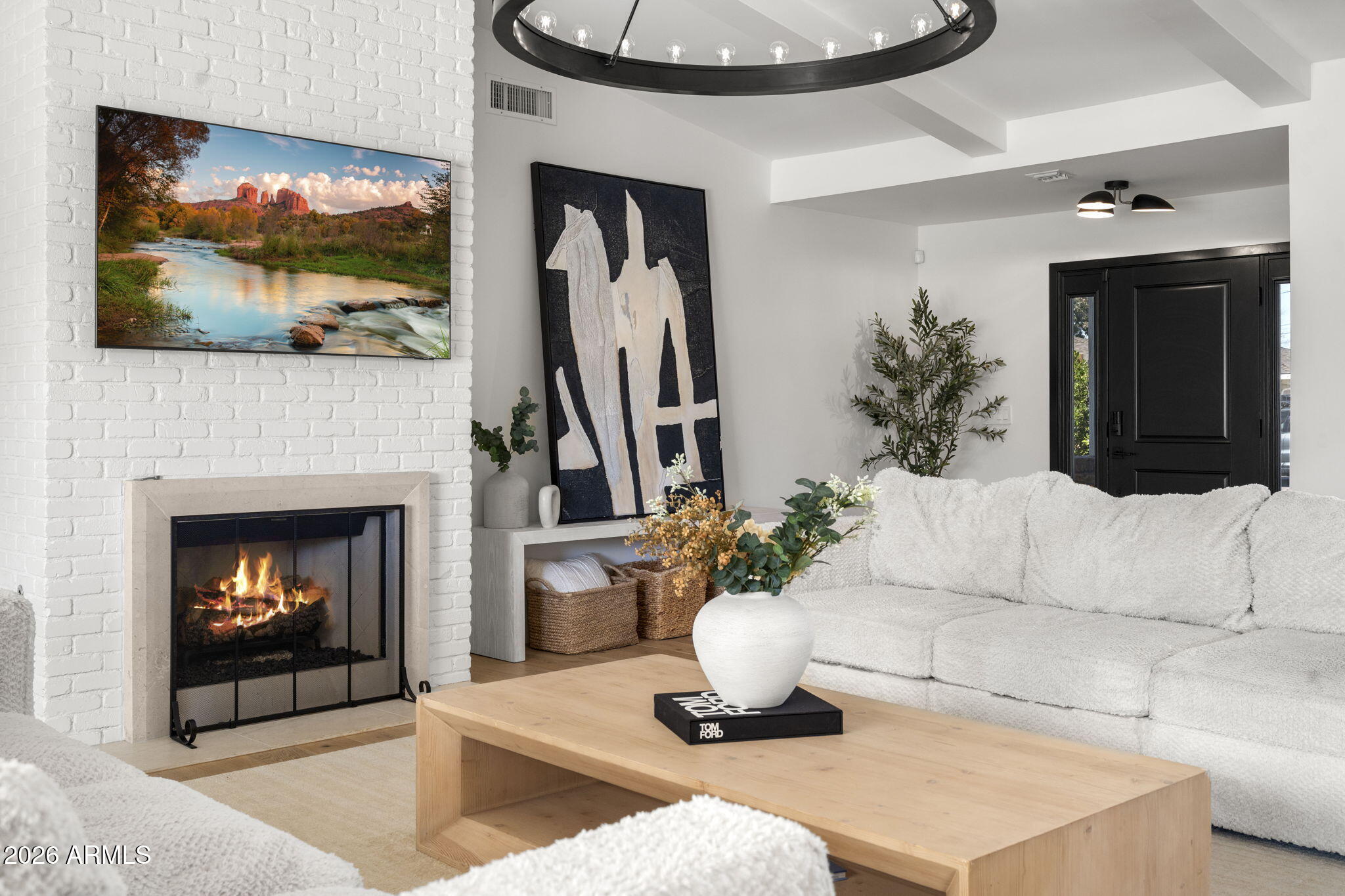 4323 E Whitton Avenue