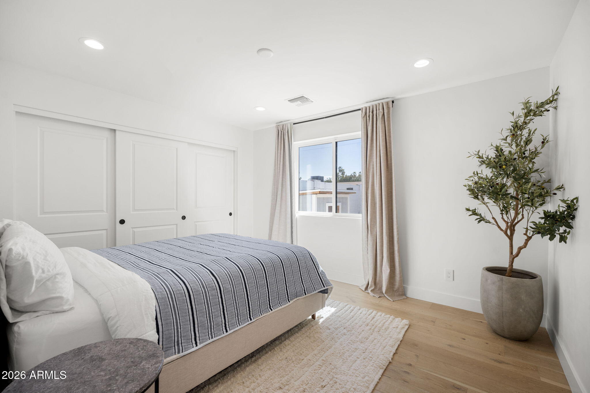 4323 E Whitton Avenue