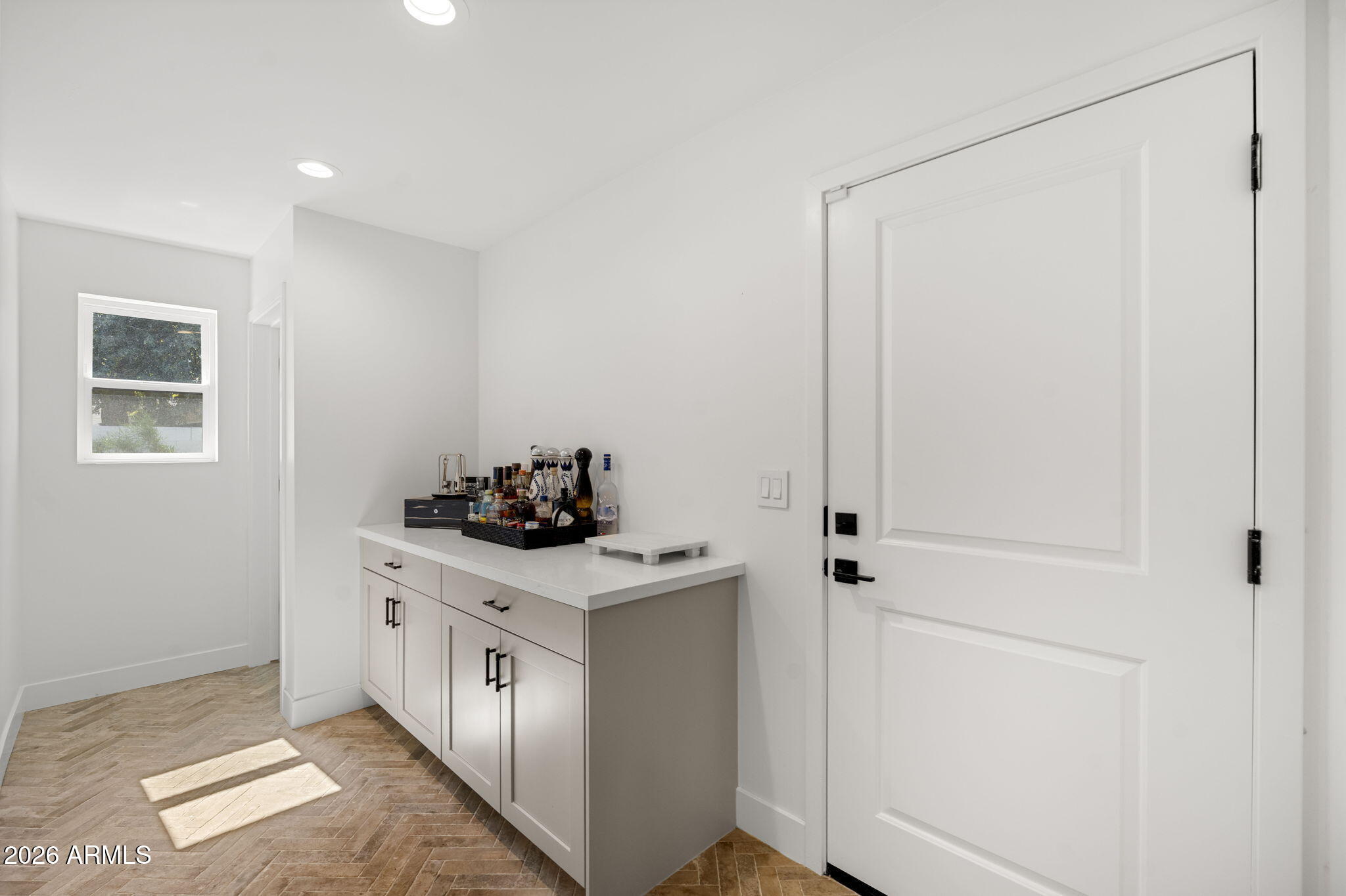 4323 E Whitton Avenue