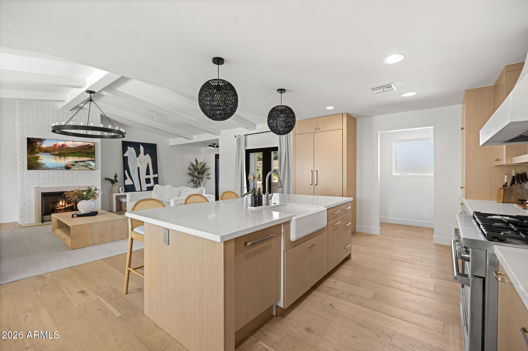 4323 E Whitton Avenue