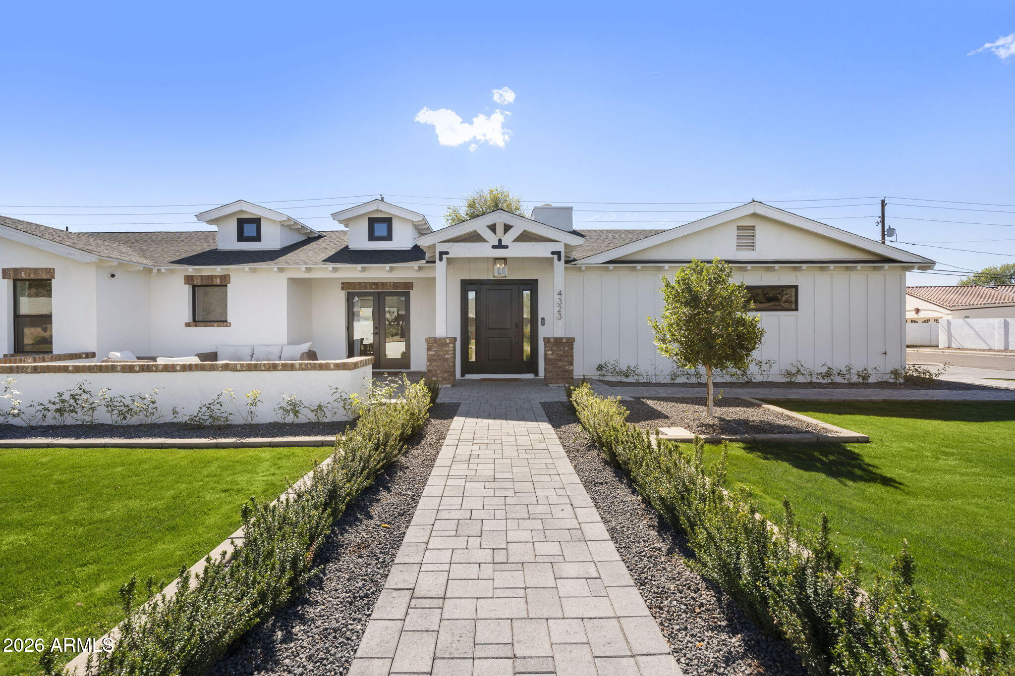 4323 E Whitton Avenue