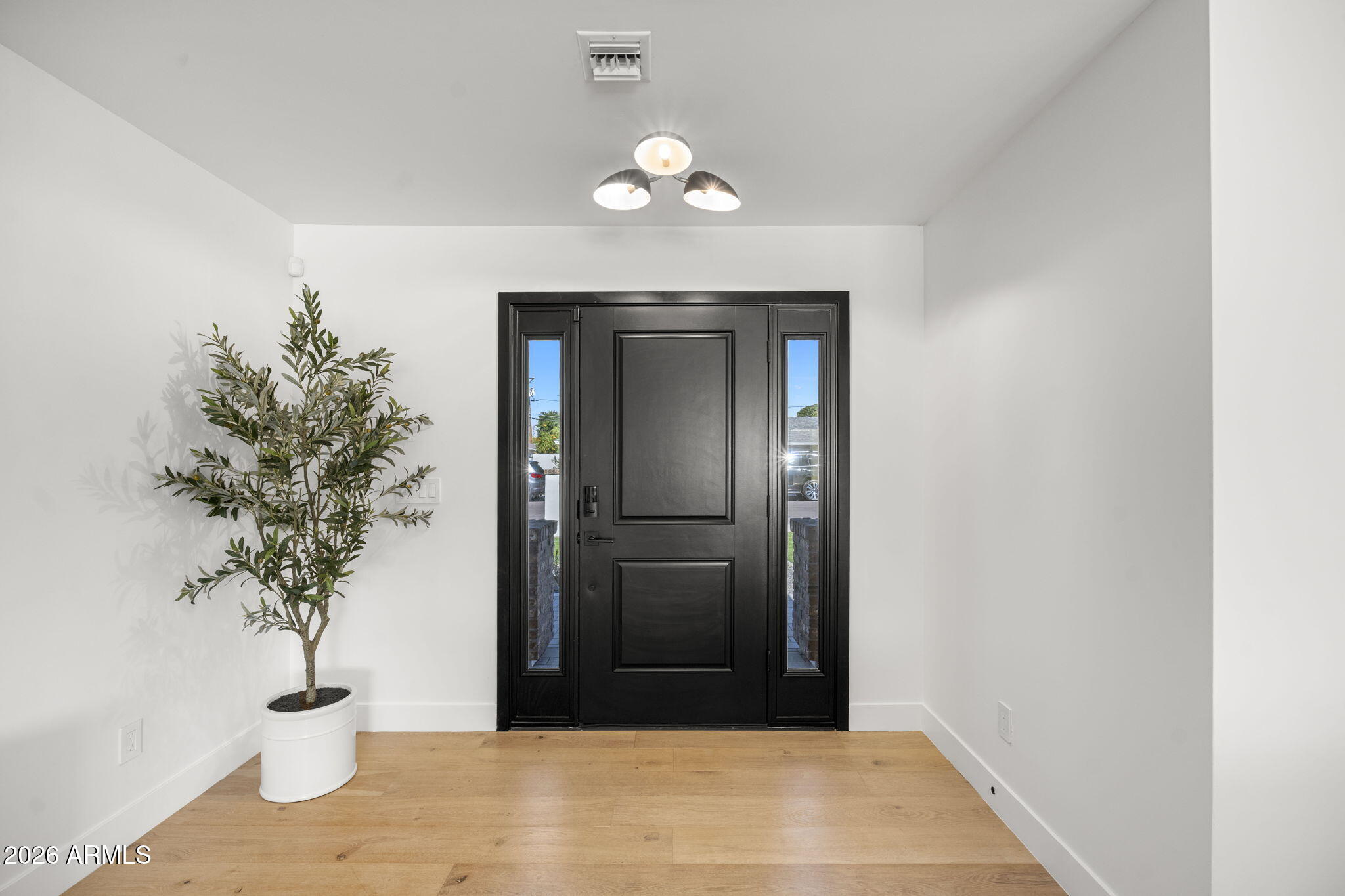 4323 E Whitton Avenue