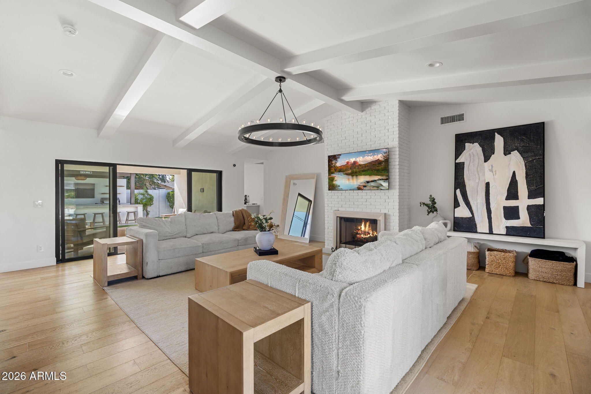 4323 E Whitton Avenue