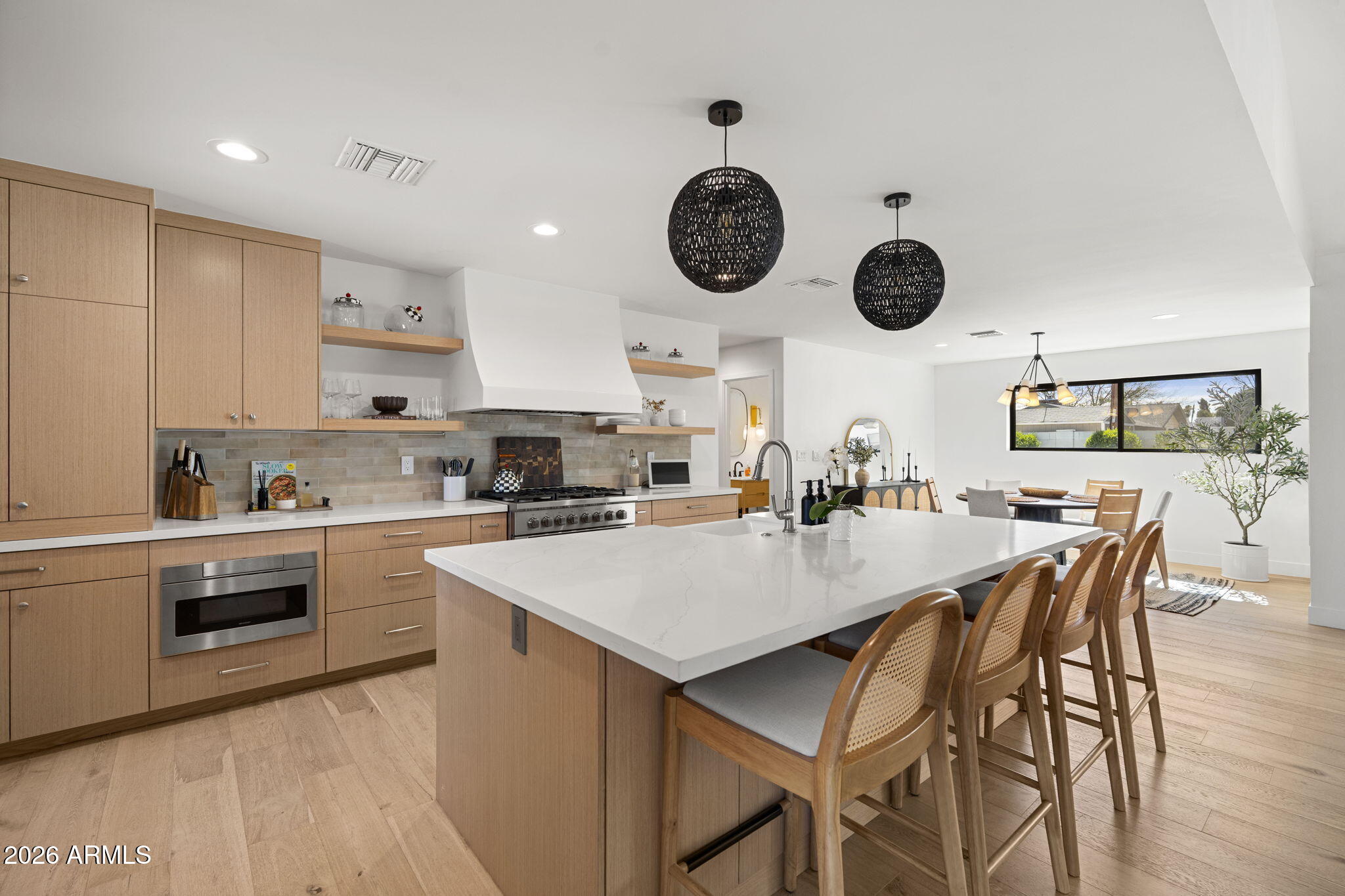 4323 E Whitton Avenue