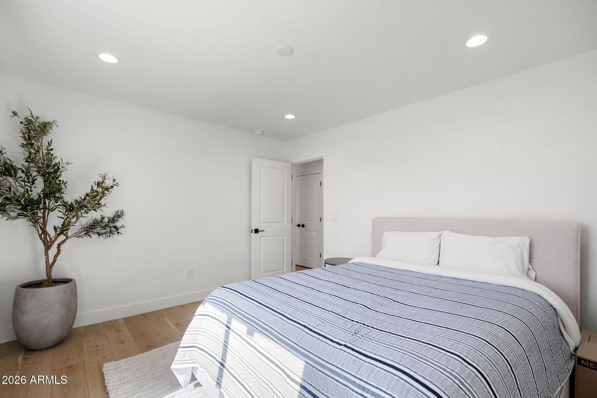 4323 E Whitton Avenue