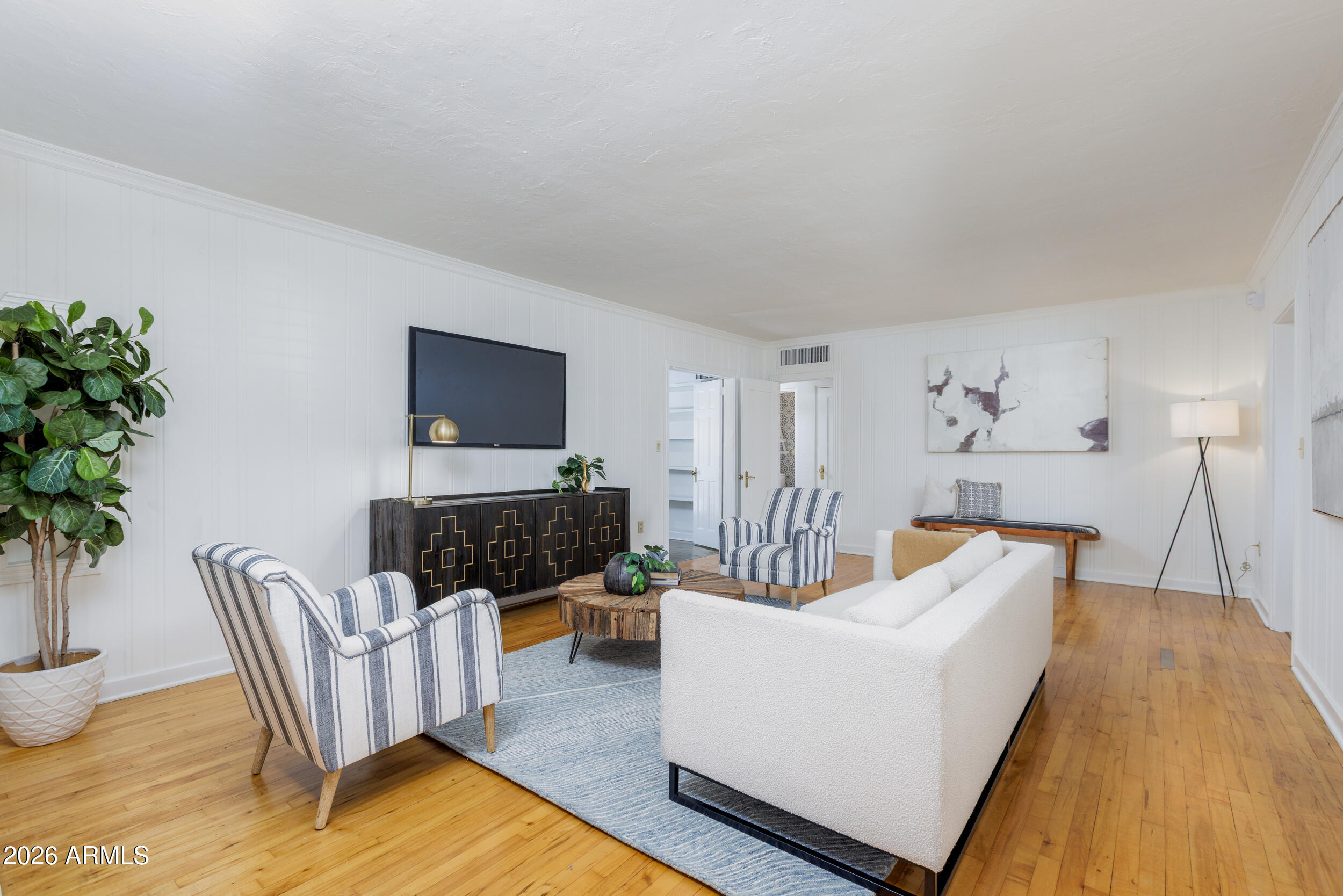 301 W Holly Street