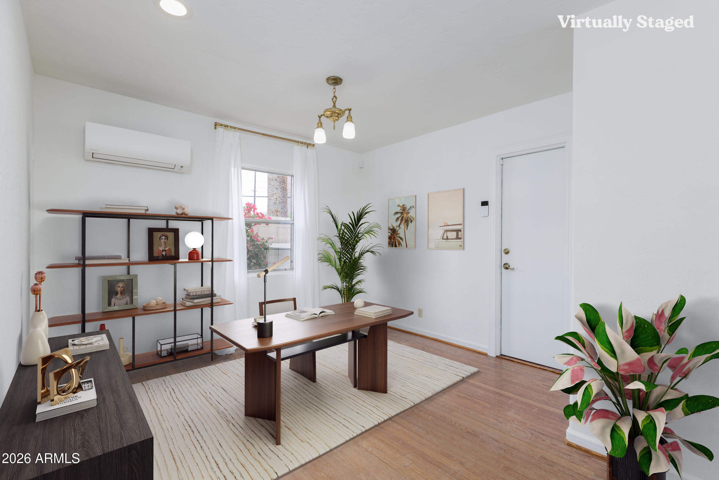 301 W Holly Street