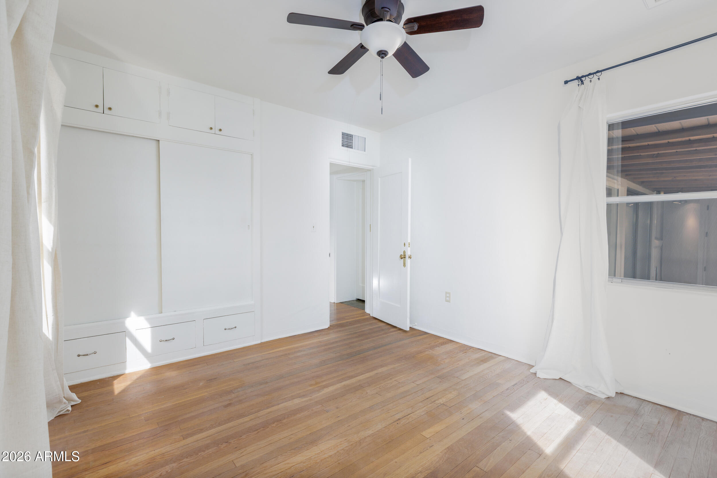 301 W Holly Street