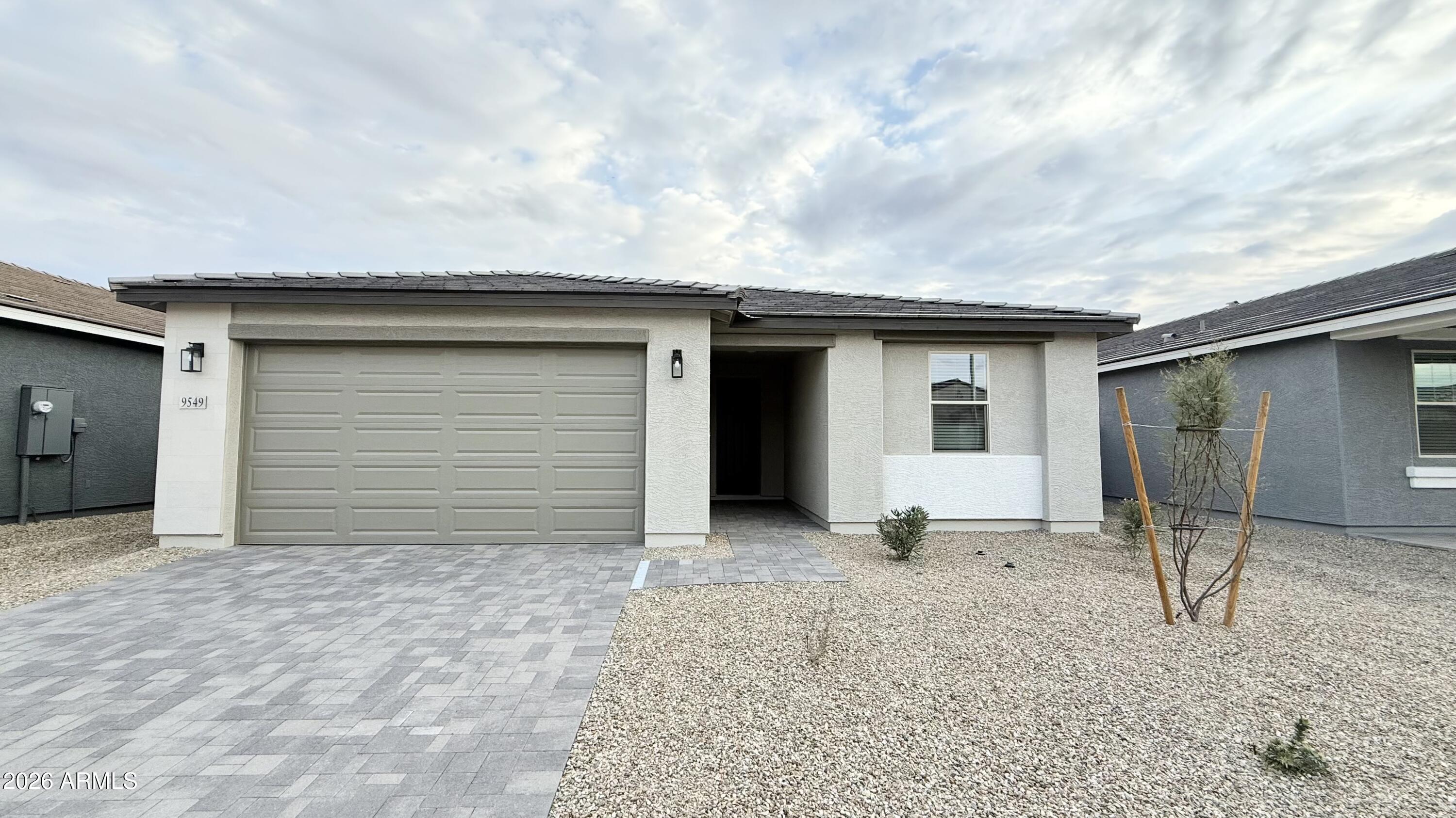 9549 W TAMARISK Avenue
