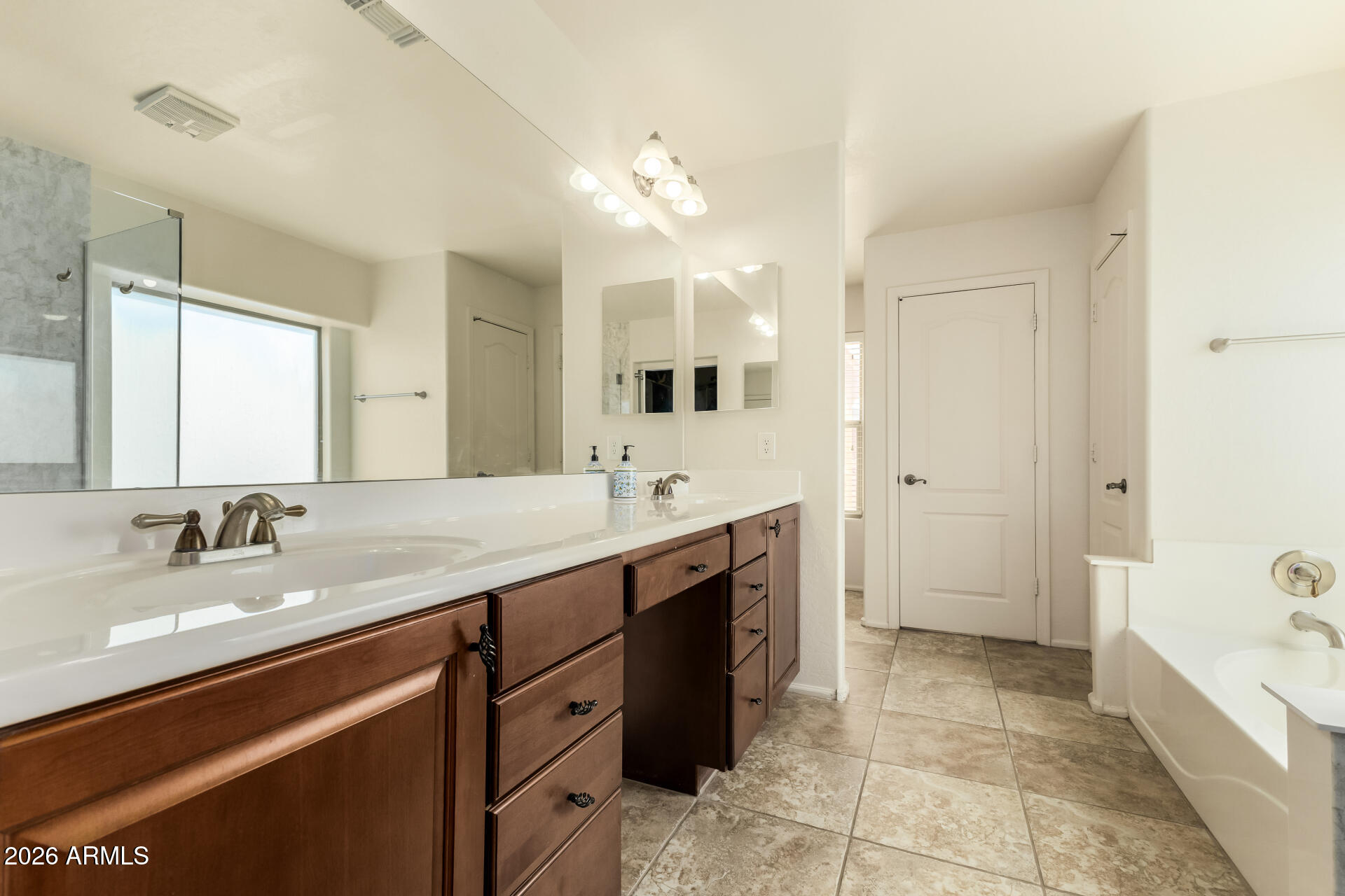 2507 E RUSTLING OAKS Lane