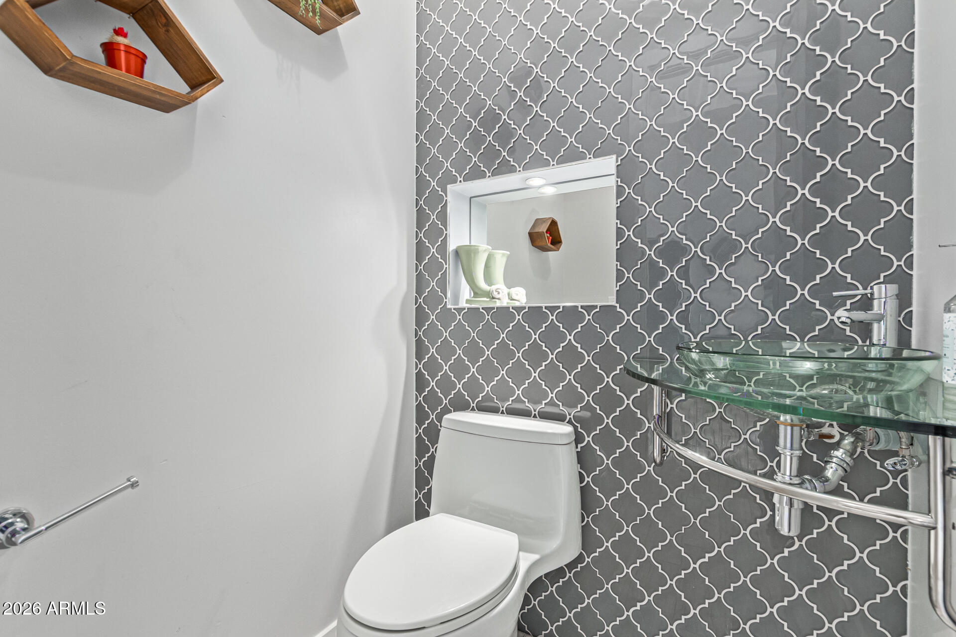 8302 E HEATHERBRAE Drive