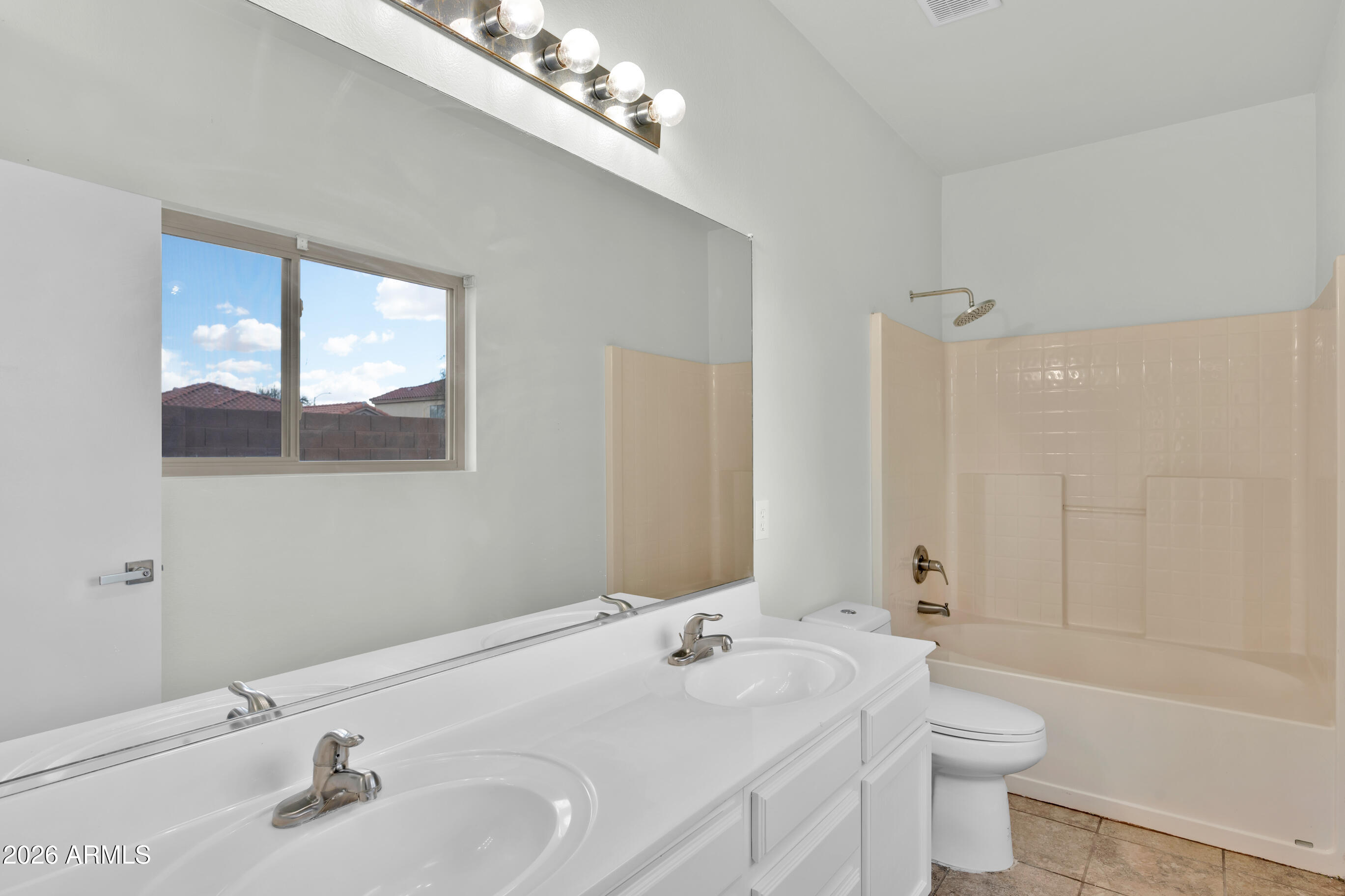 10548 E BRAMBLE Avenue