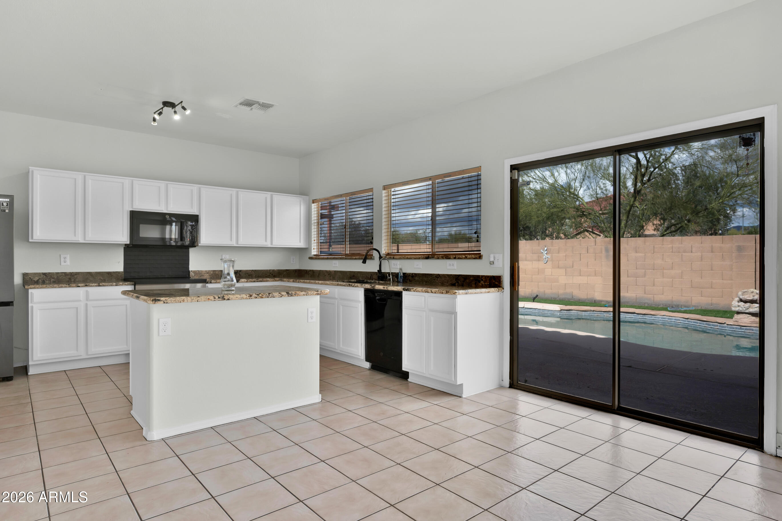 10548 E BRAMBLE Avenue