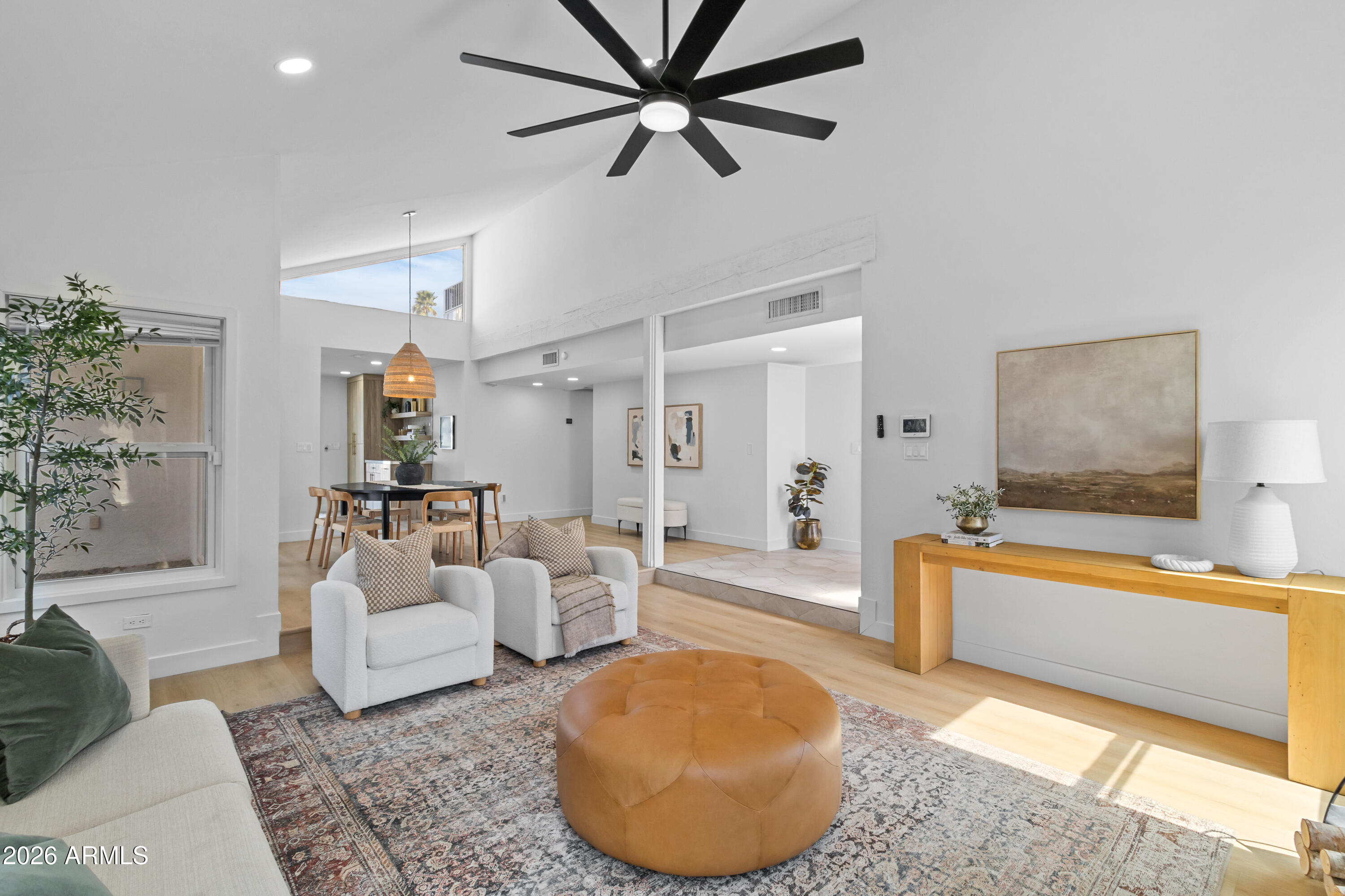 5508 E CAMBRIDGE Avenue