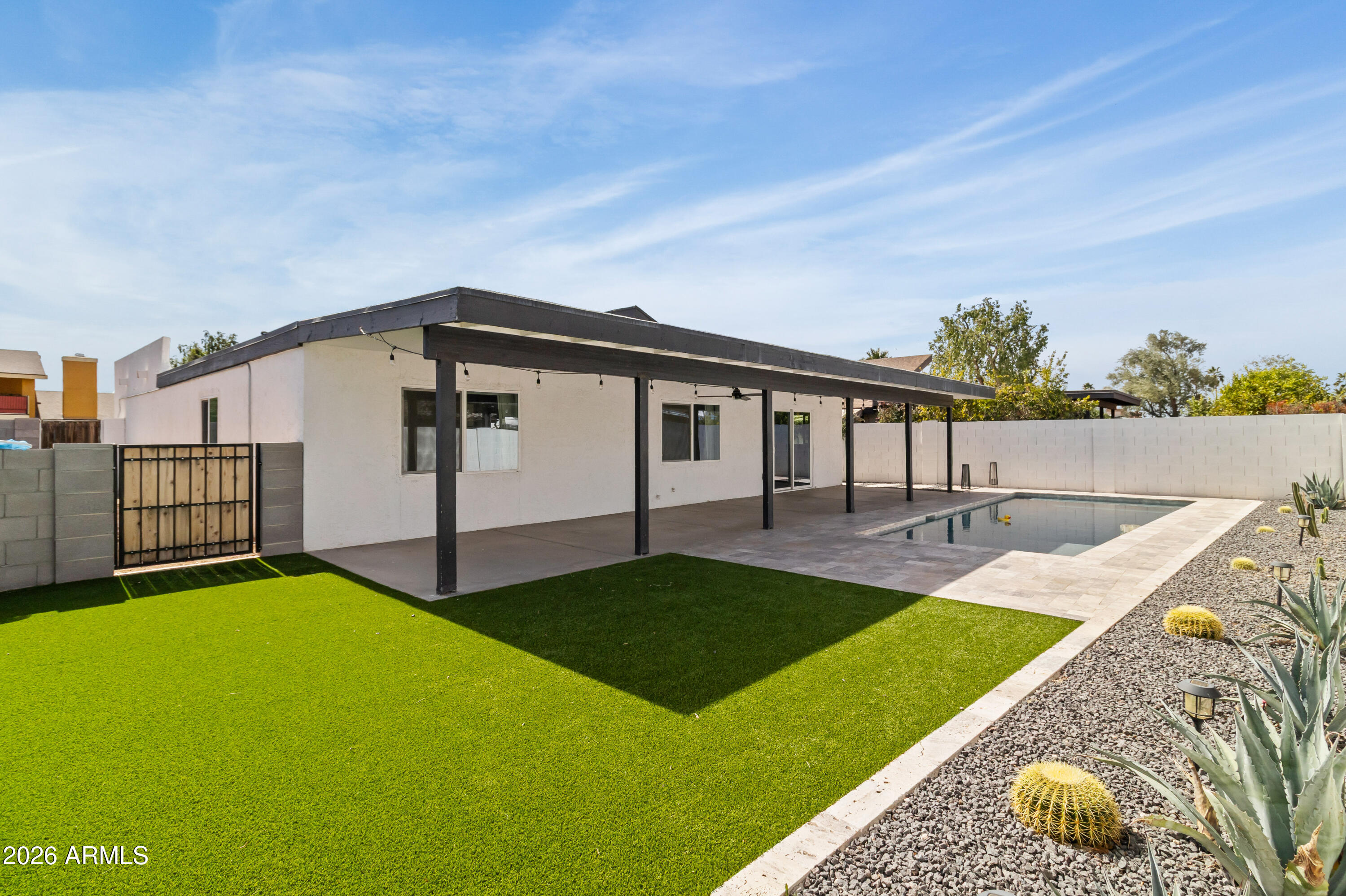 5508 E CAMBRIDGE Avenue