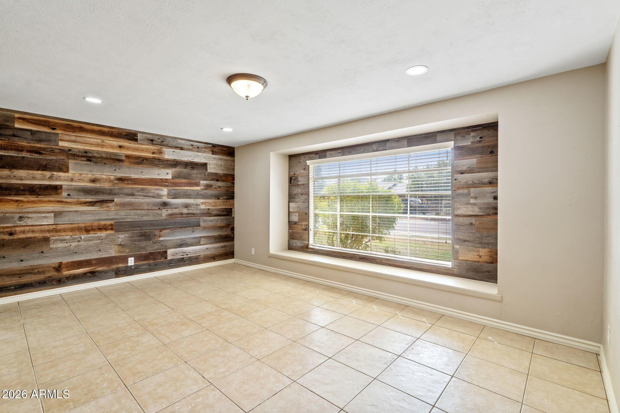 3007 N 84TH Place