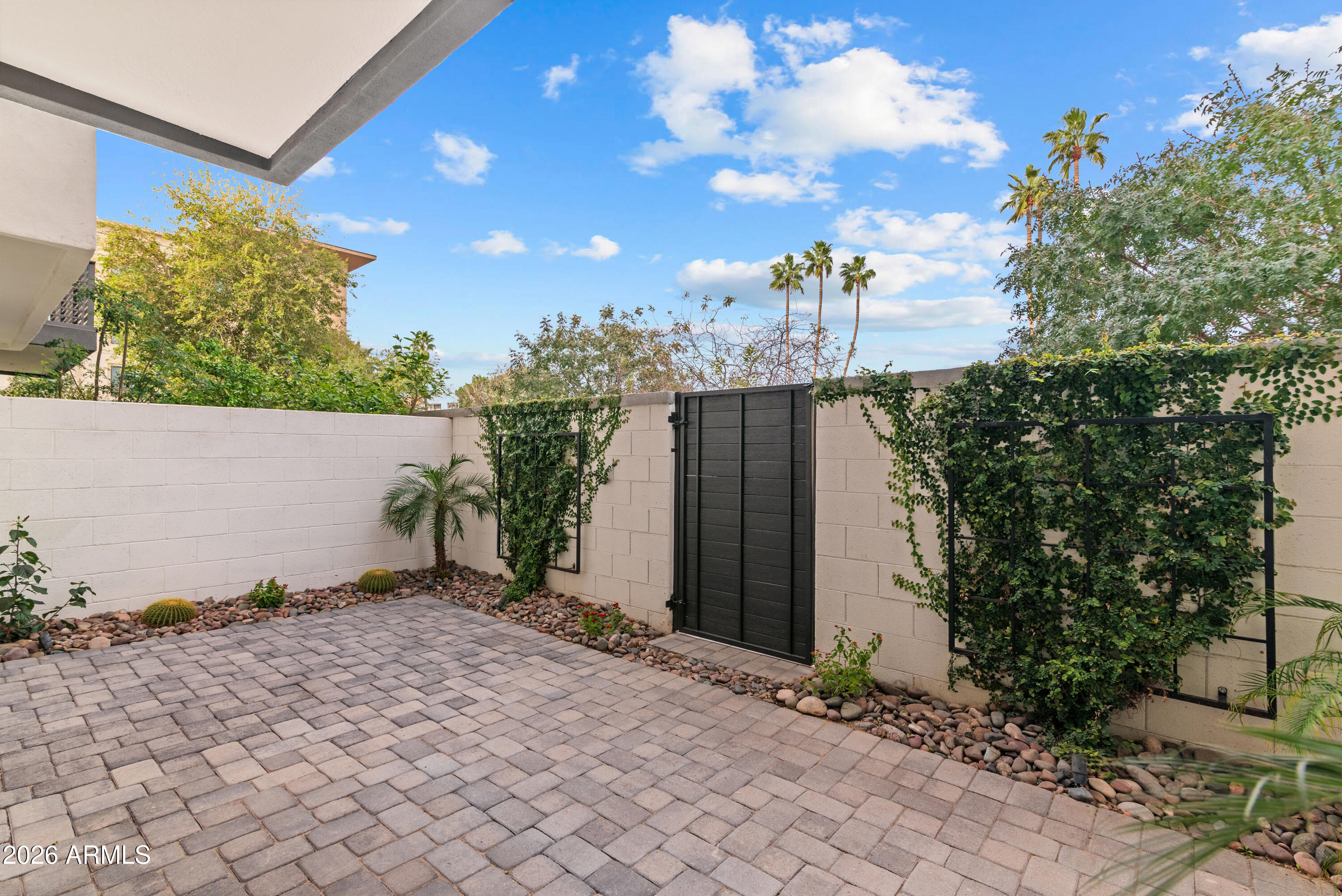 1717 E MORTEN Avenue 3