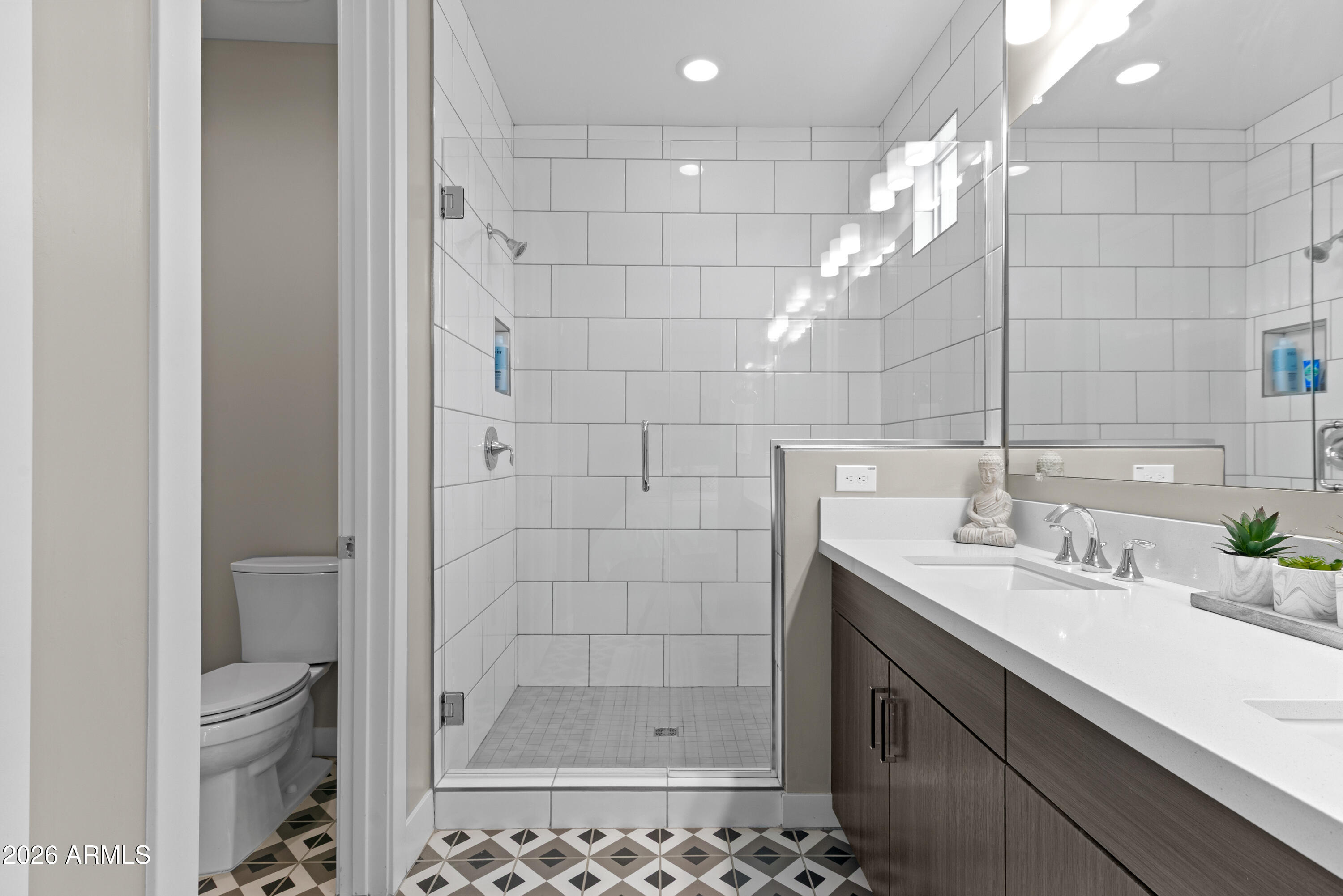 1717 E MORTEN Avenue 3