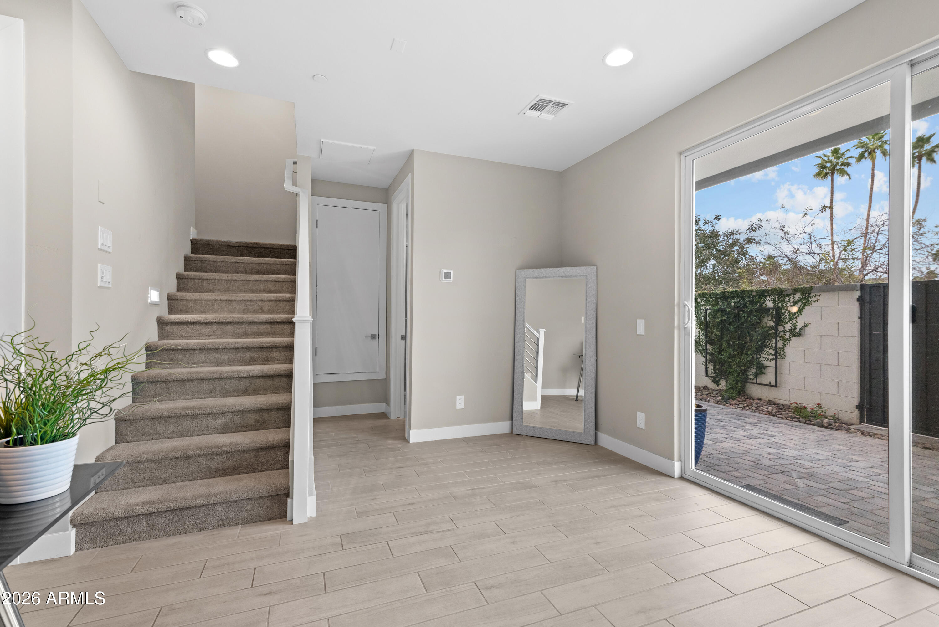 1717 E MORTEN Avenue 3