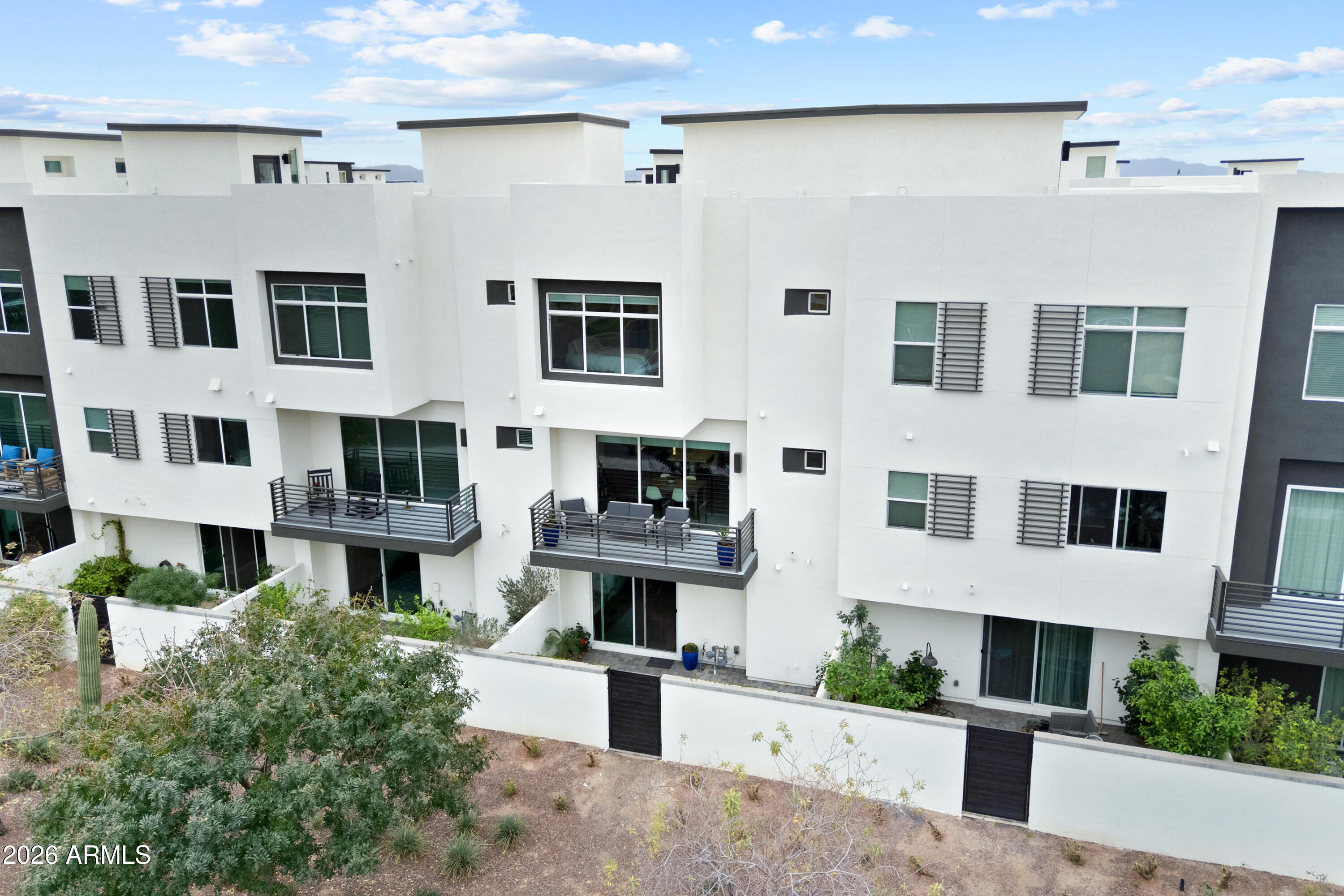 1717 E MORTEN Avenue 3