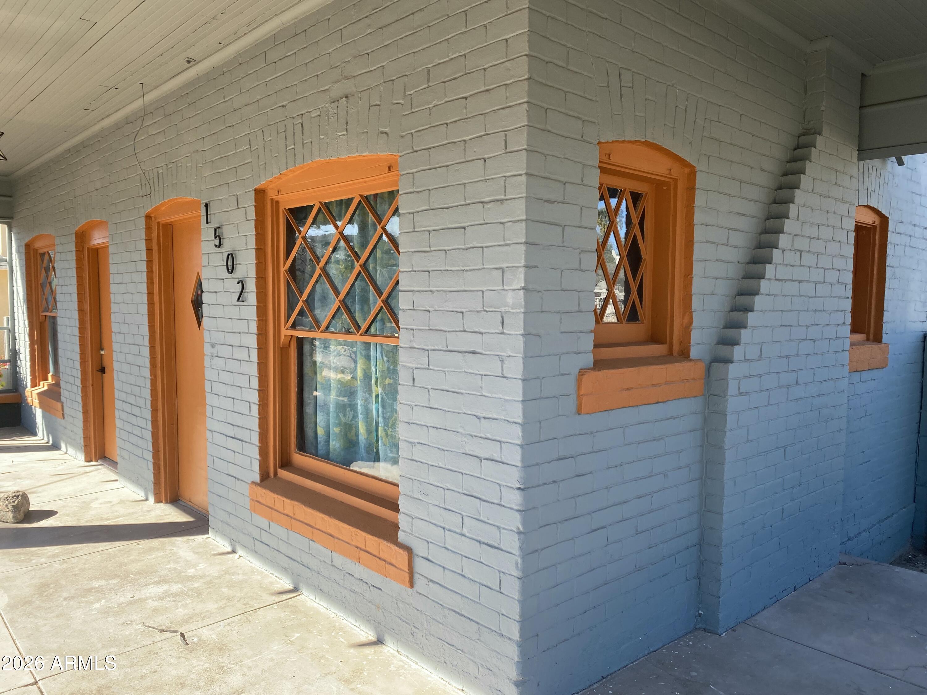 1502 W MONROE Street