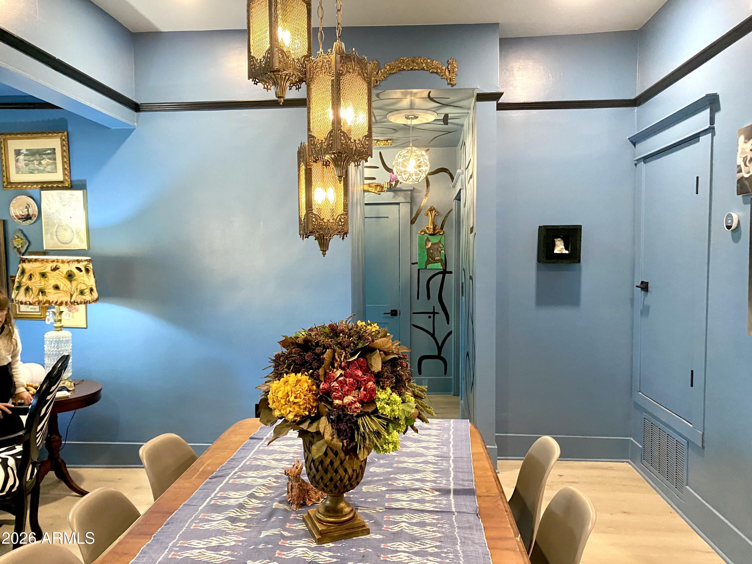 1502 W MONROE Street