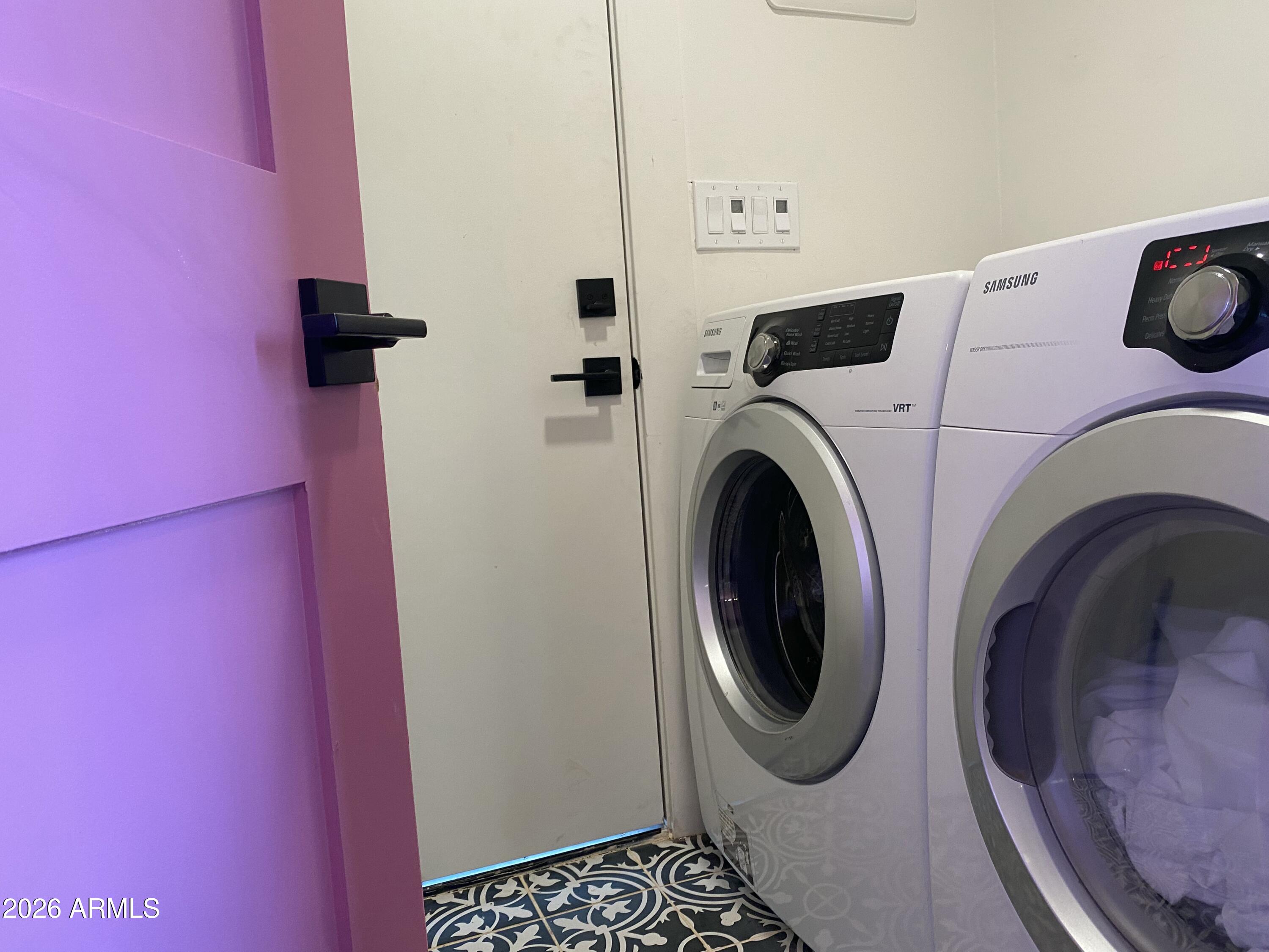 1502 W MONROE Street