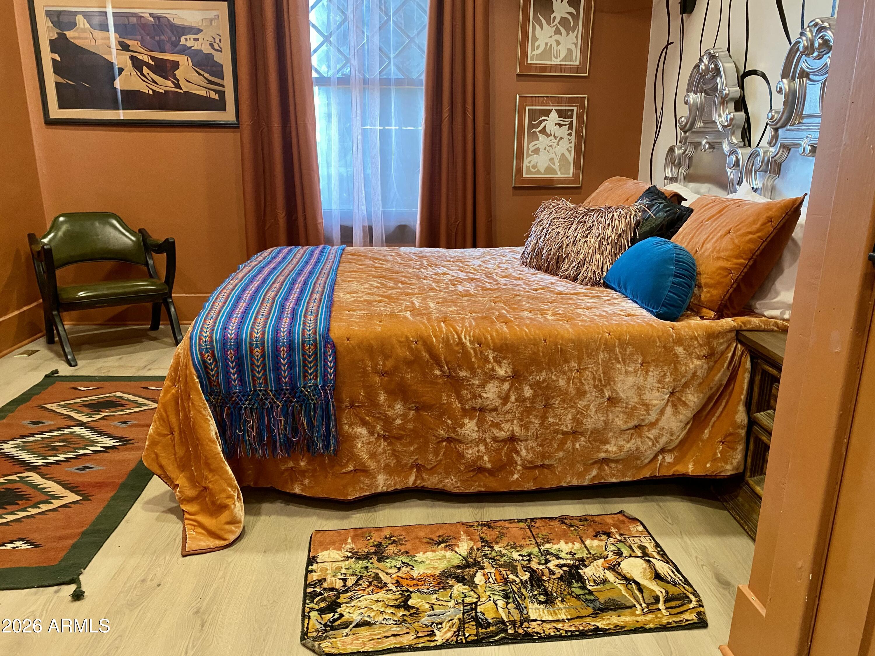 1502 W MONROE Street