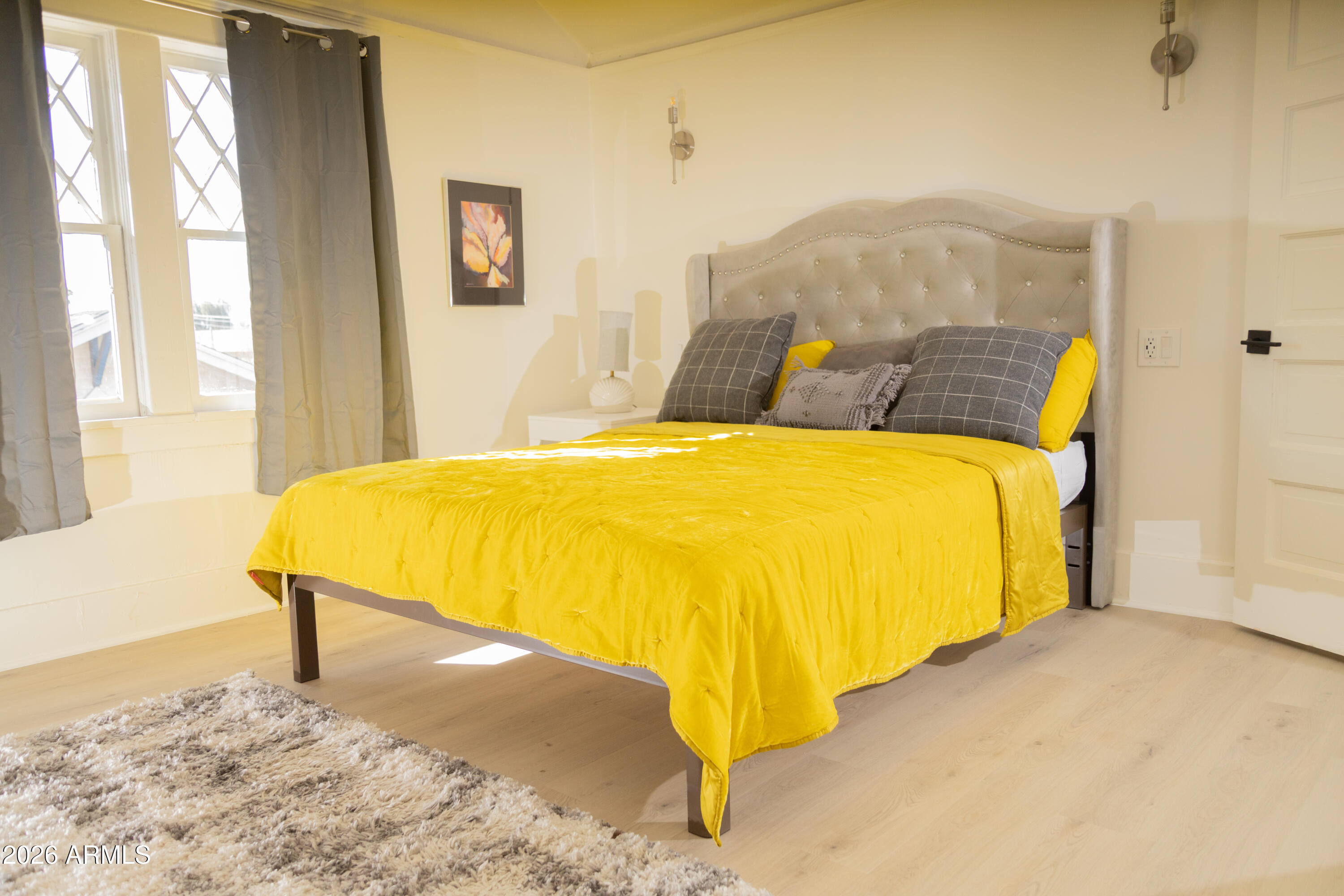 1502 W MONROE Street