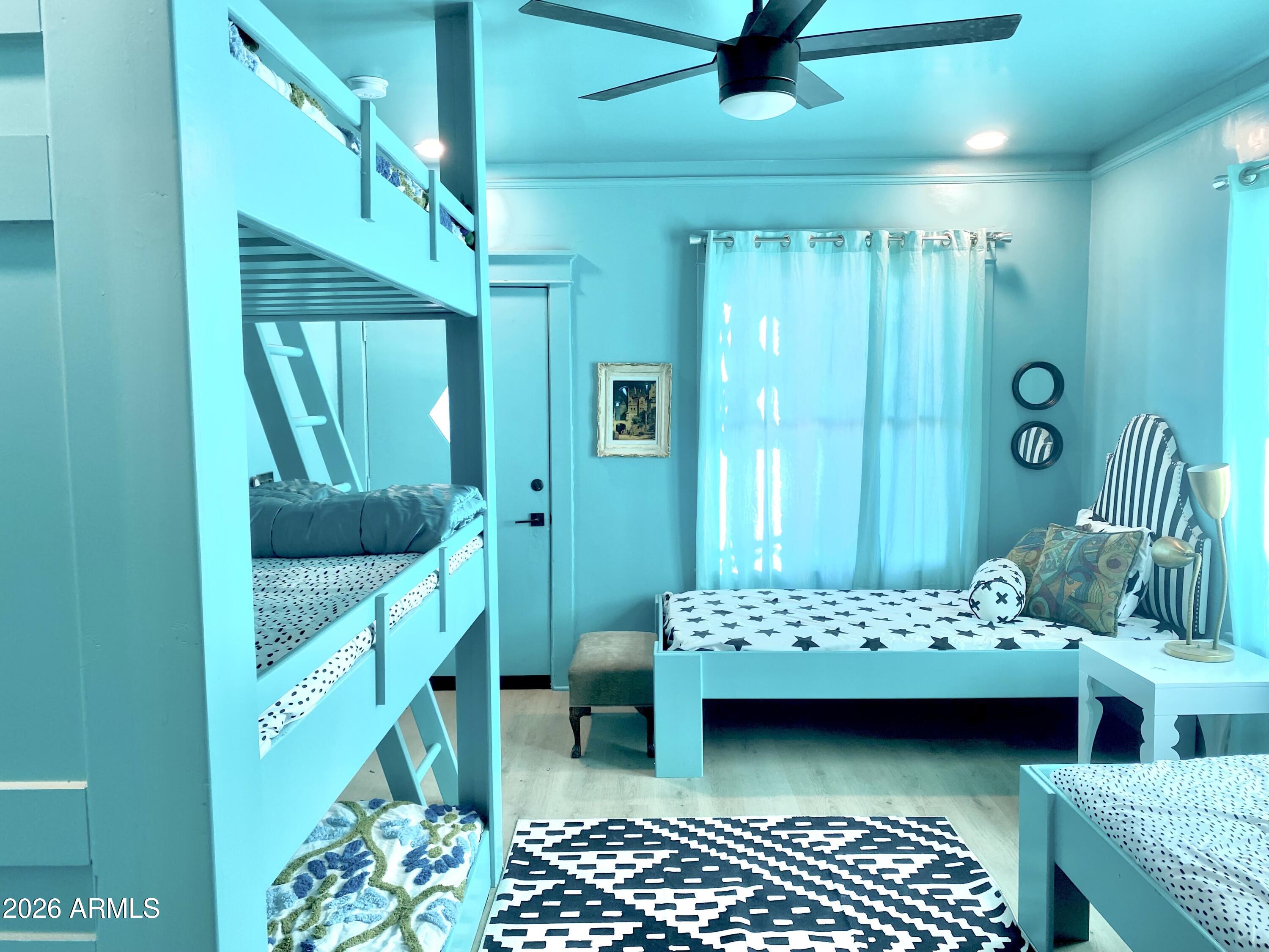 1502 W MONROE Street