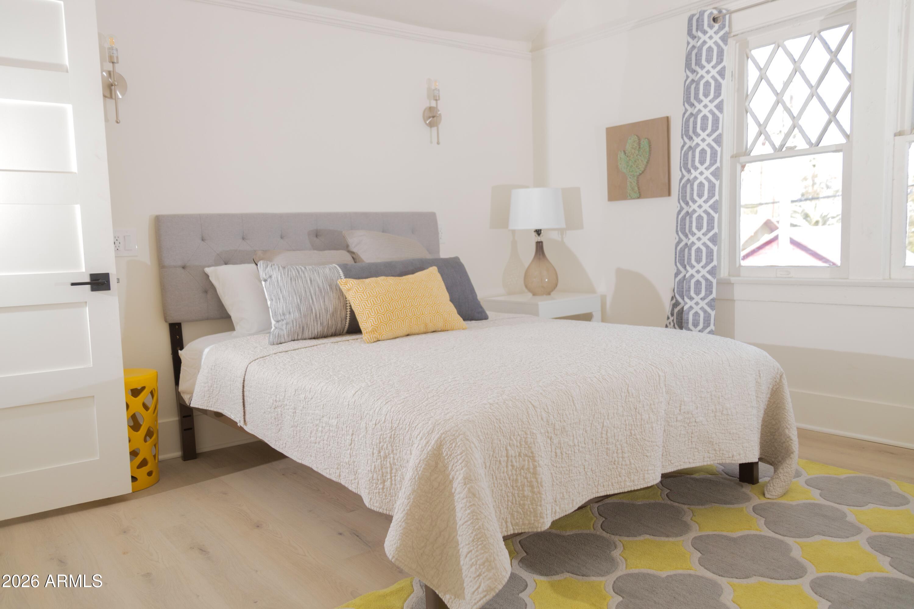 1502 W MONROE Street