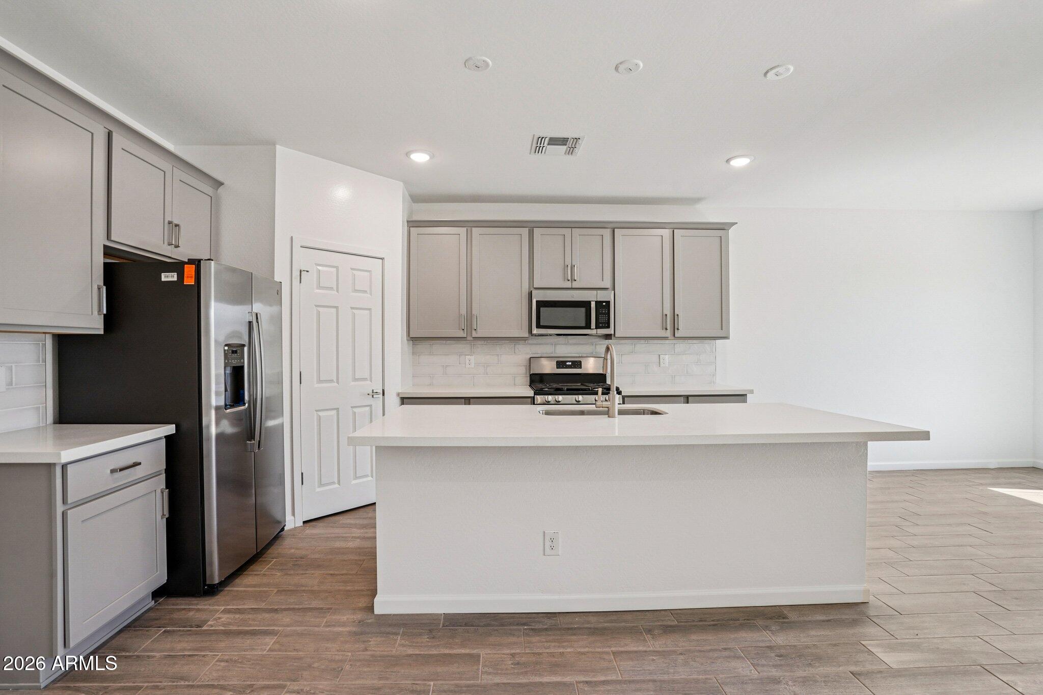 47637 W KENNER Drive