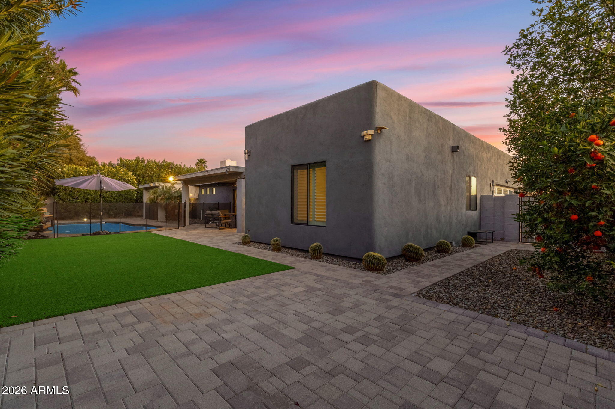 6502 E SHARON Drive