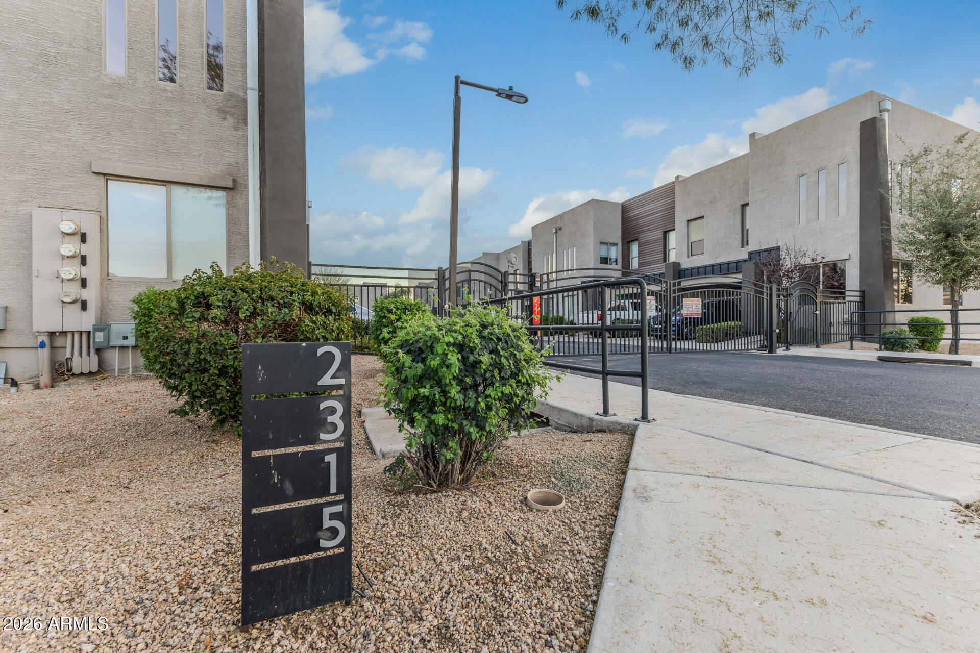 2315 E PINCHOT Avenue 126