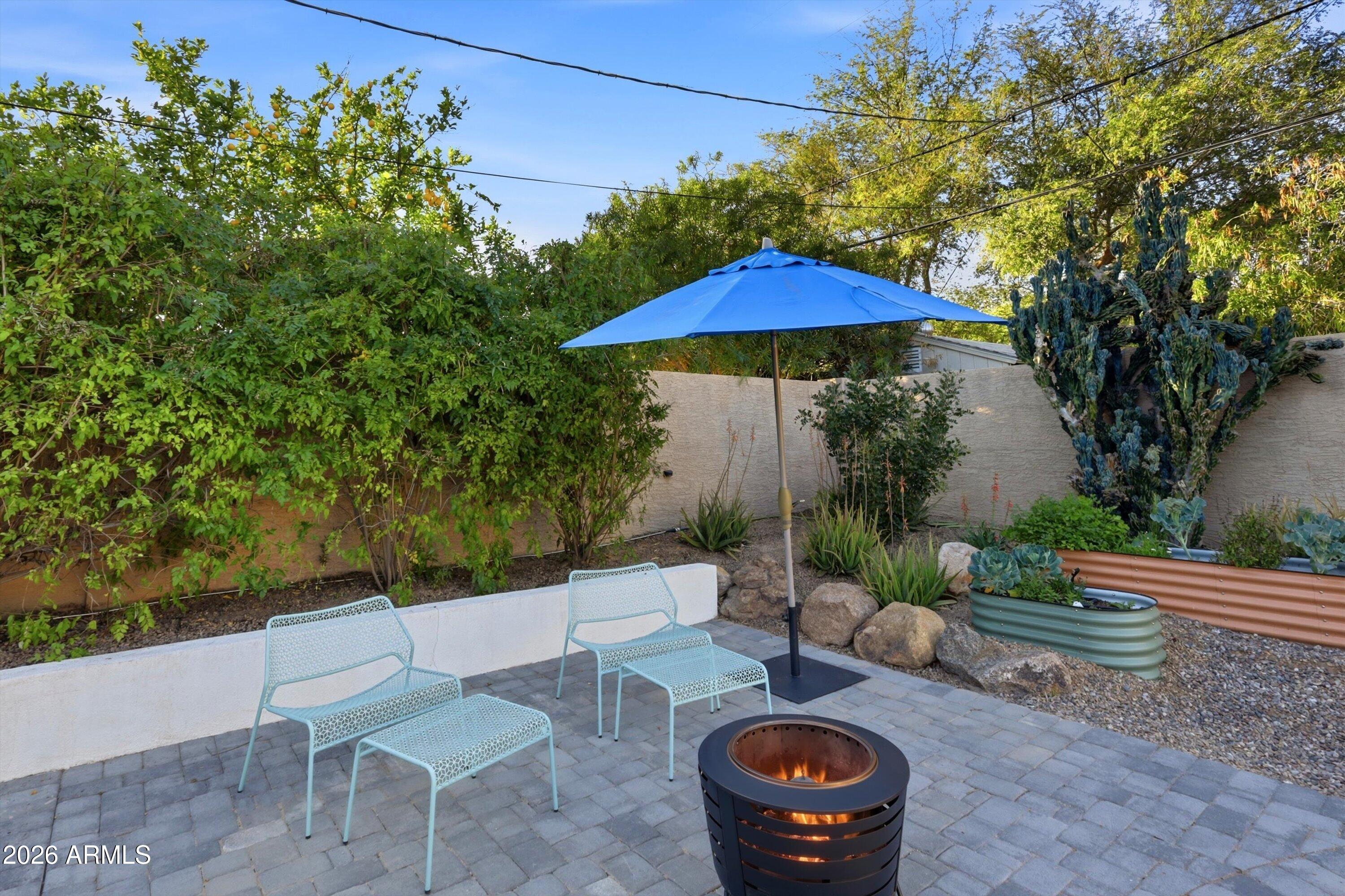 406 W COLTER Street