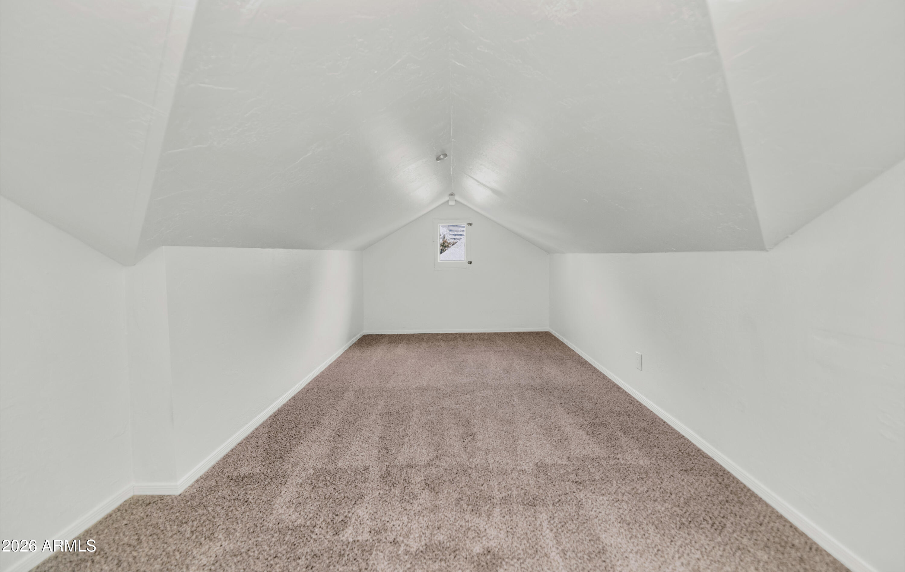 114 W WINDSOR Avenue