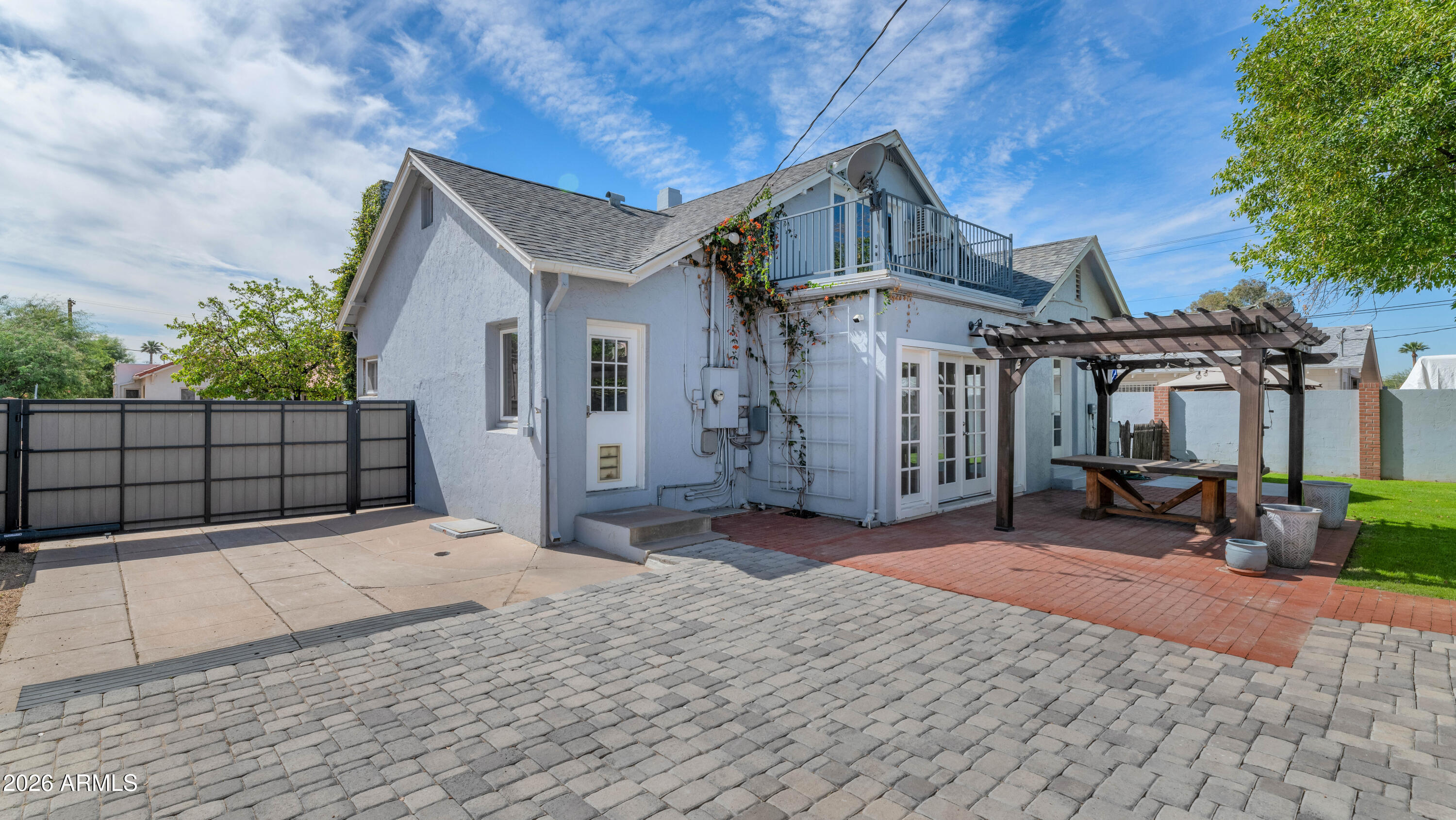 114 W WINDSOR Avenue