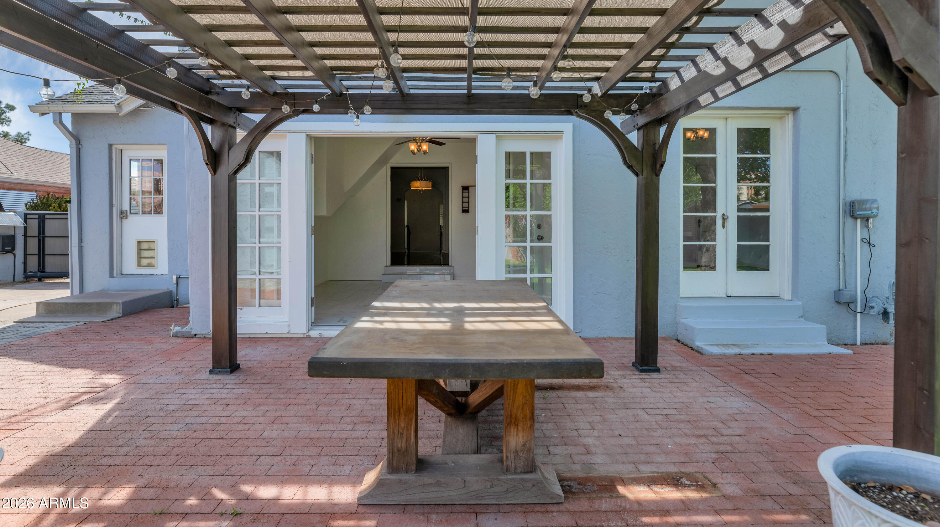 114 W WINDSOR Avenue