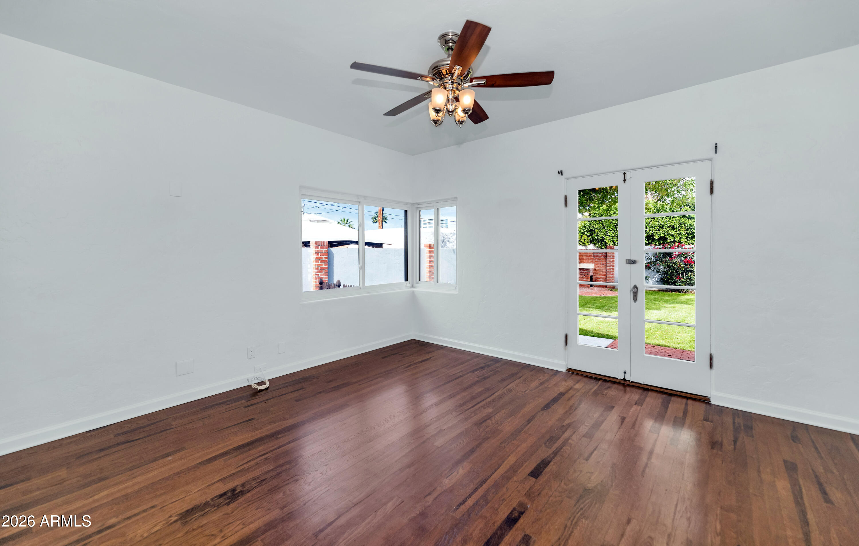 114 W WINDSOR Avenue