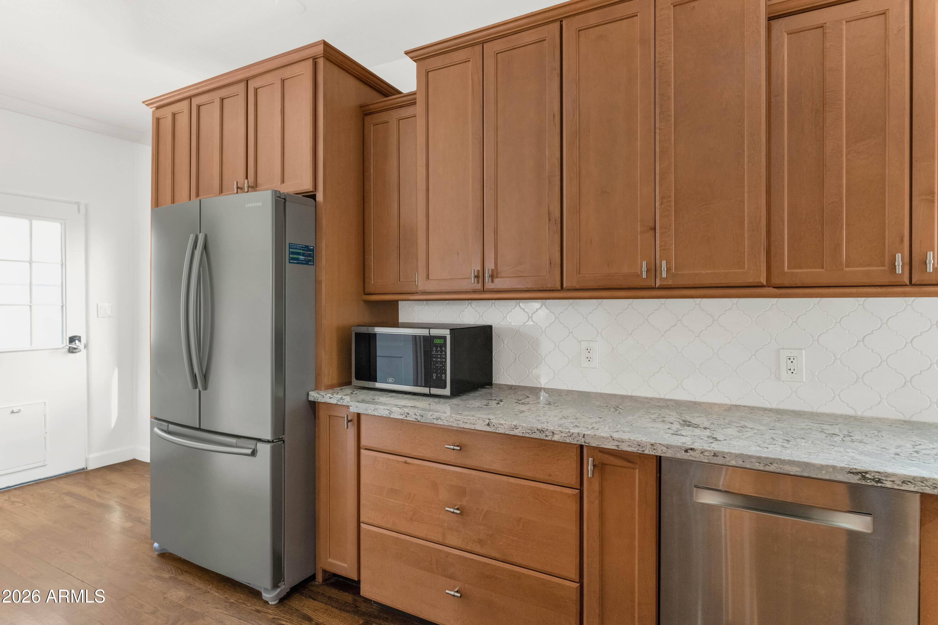 114 W WINDSOR Avenue