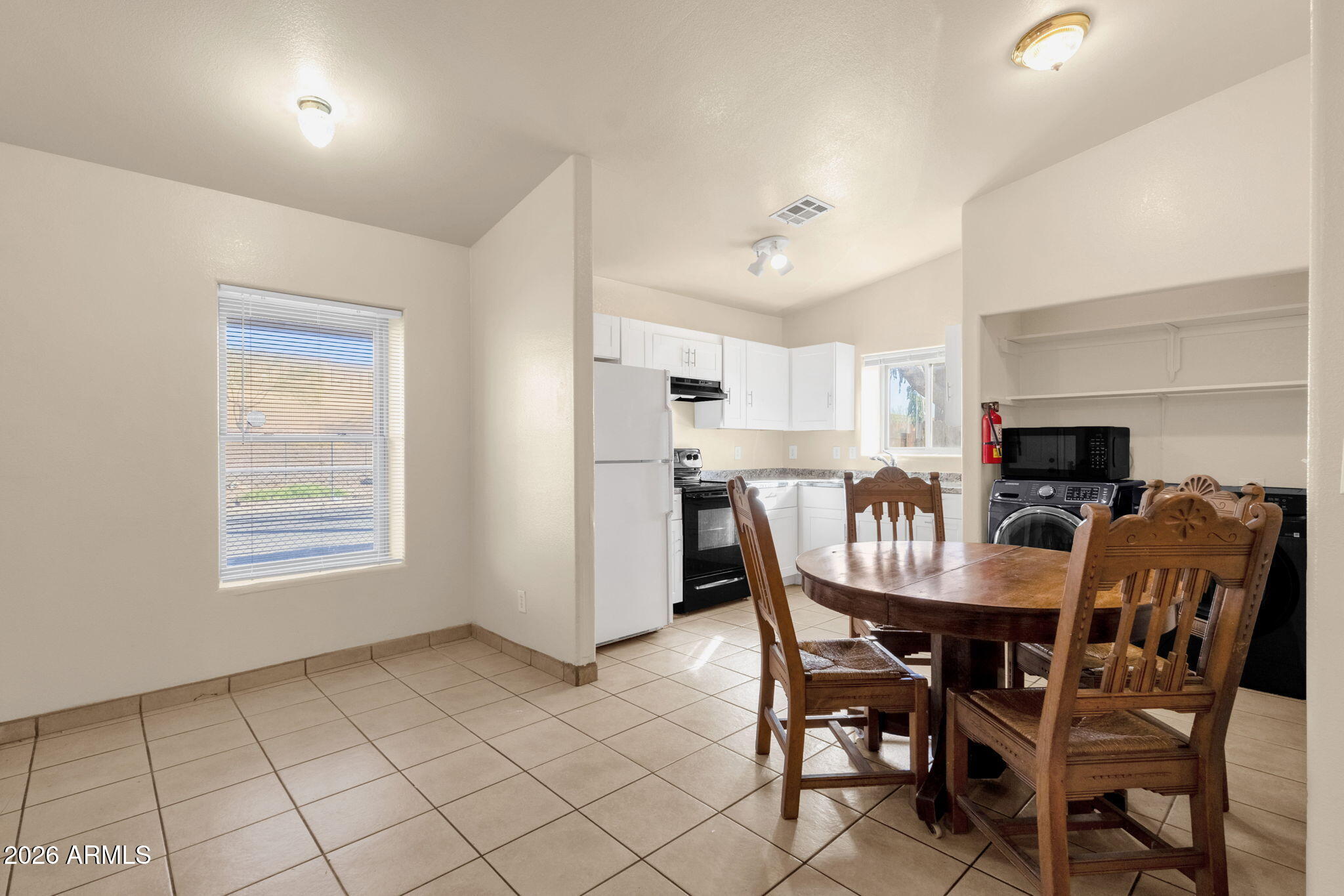1121 N 25TH Place