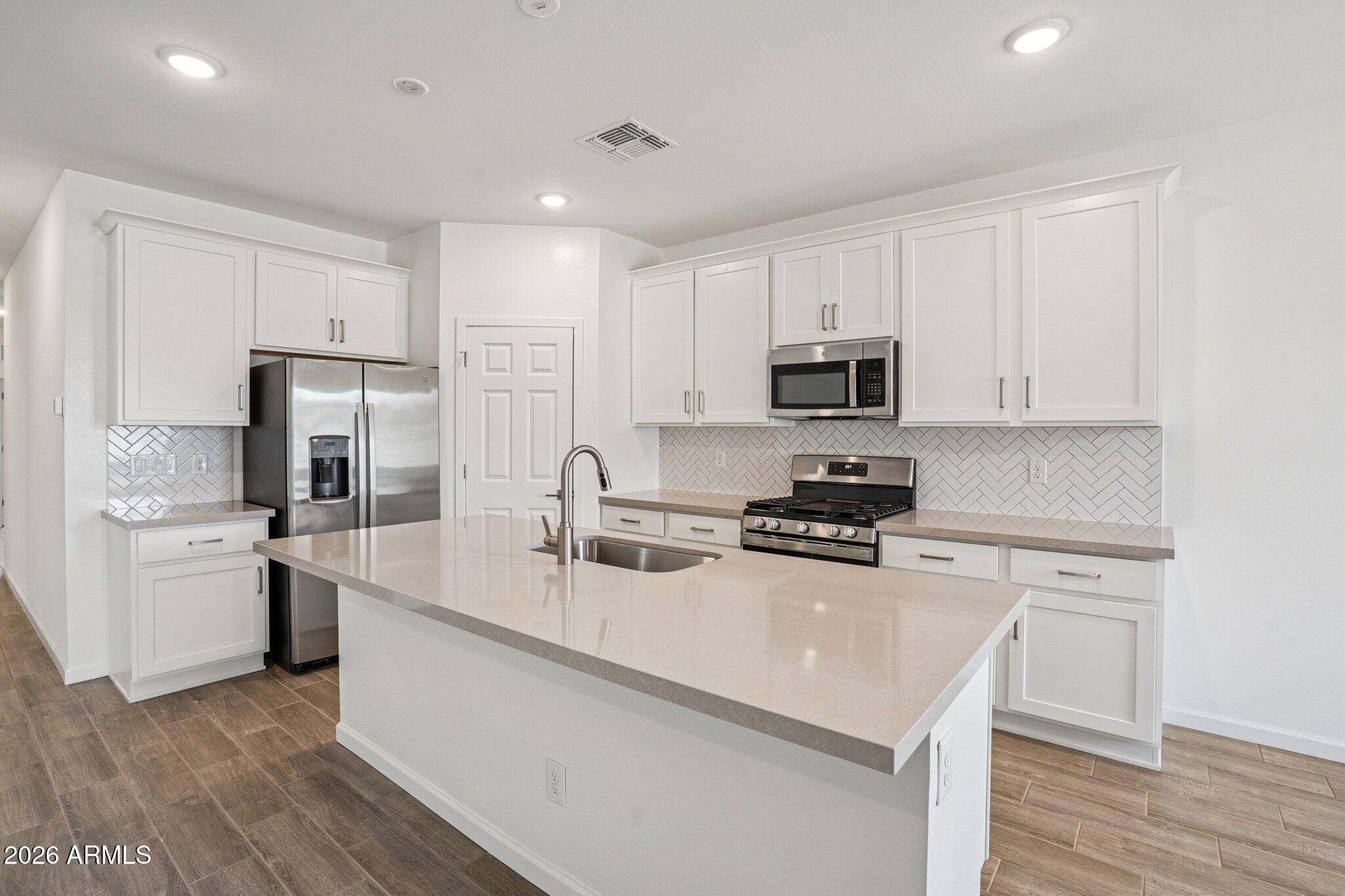 47624 W KENNER Drive