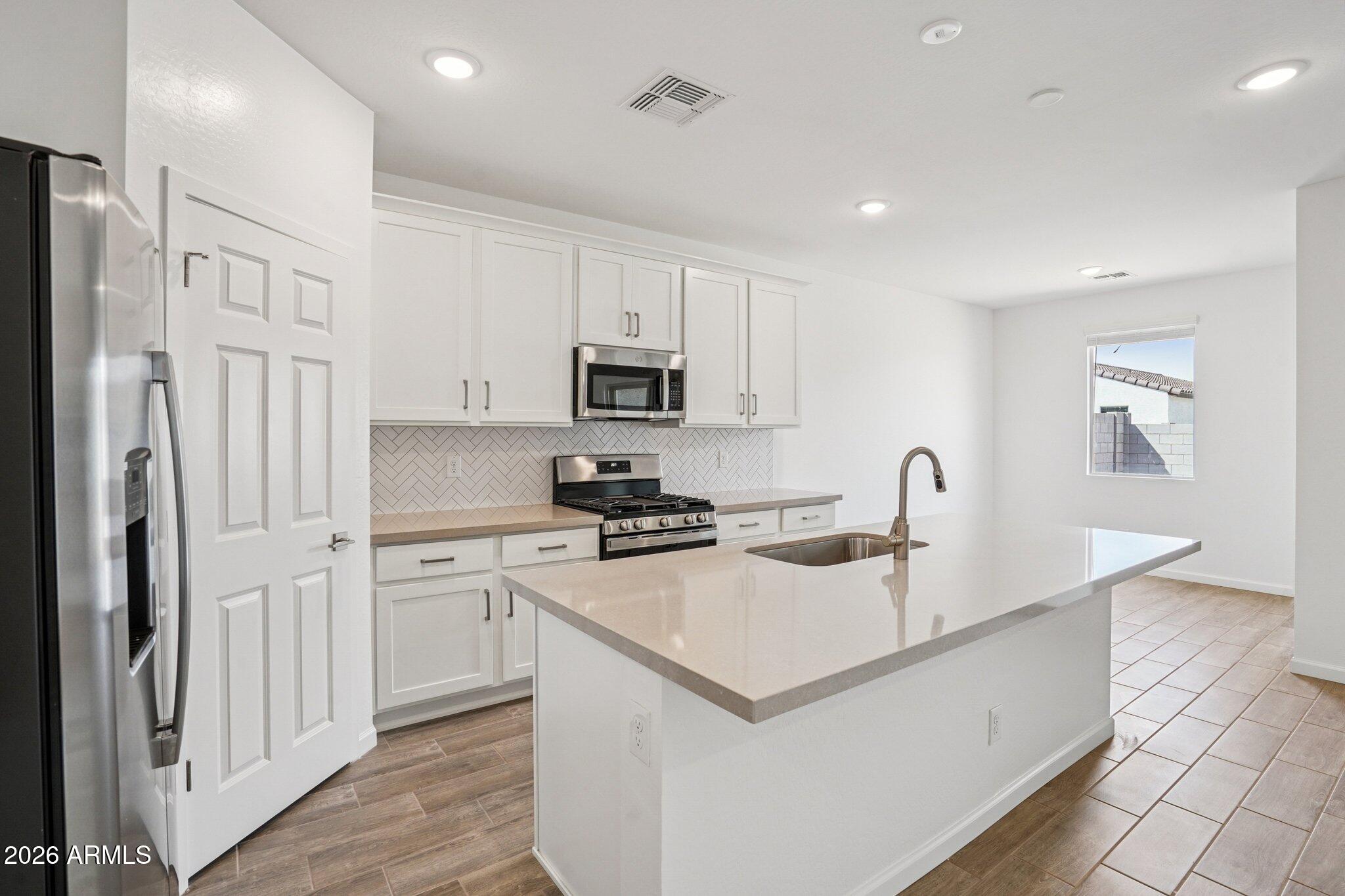 47624 W KENNER Drive