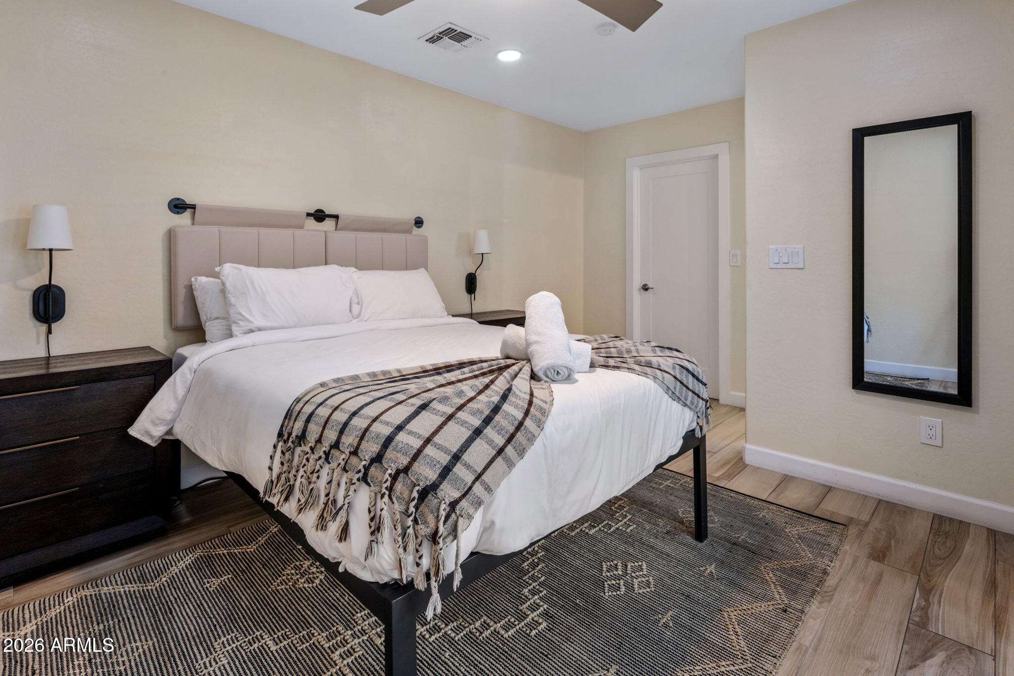 5839 E VOLTAIRE Avenue