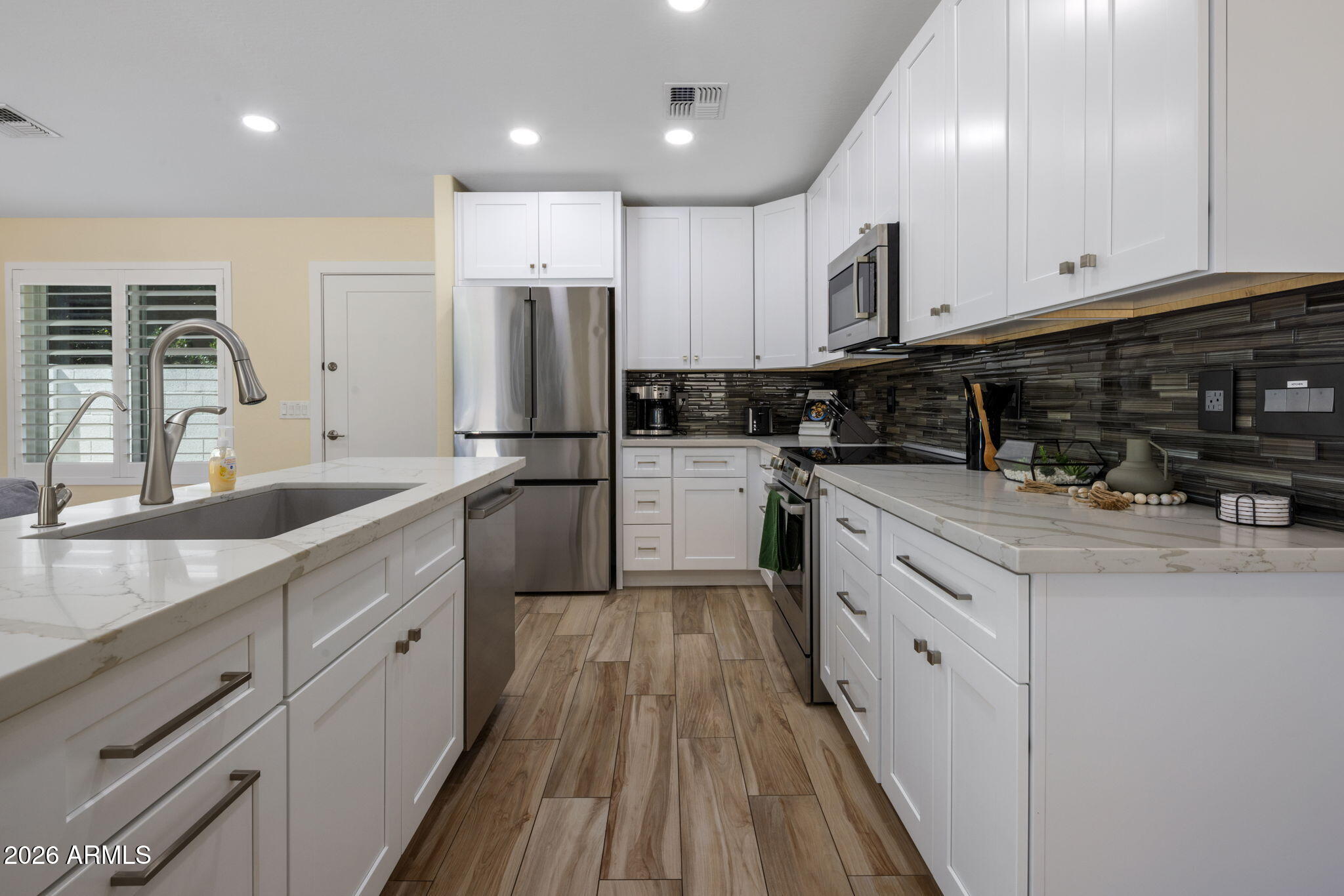 5839 E VOLTAIRE Avenue