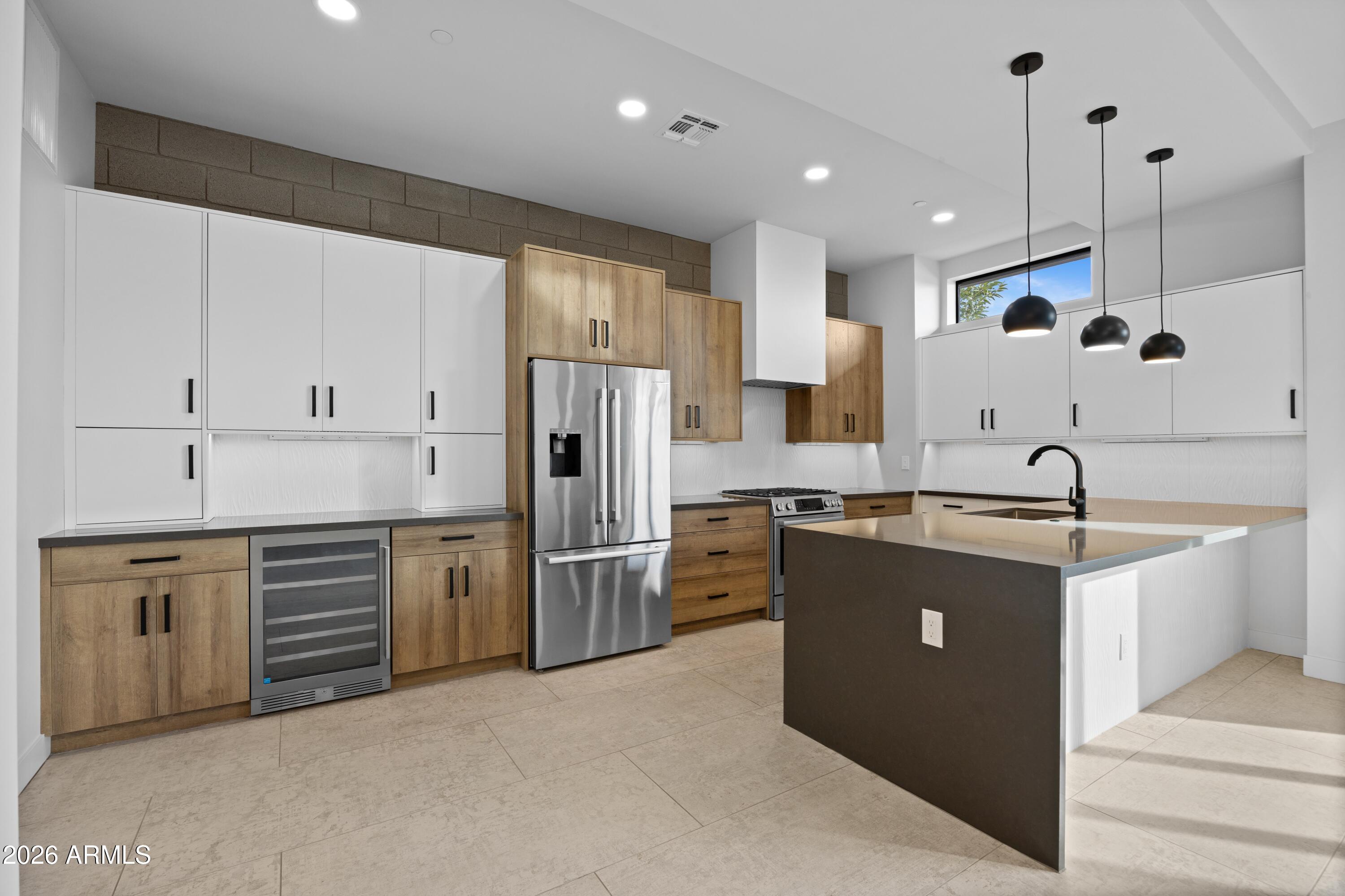 377 E WINDSOR Avenue 21