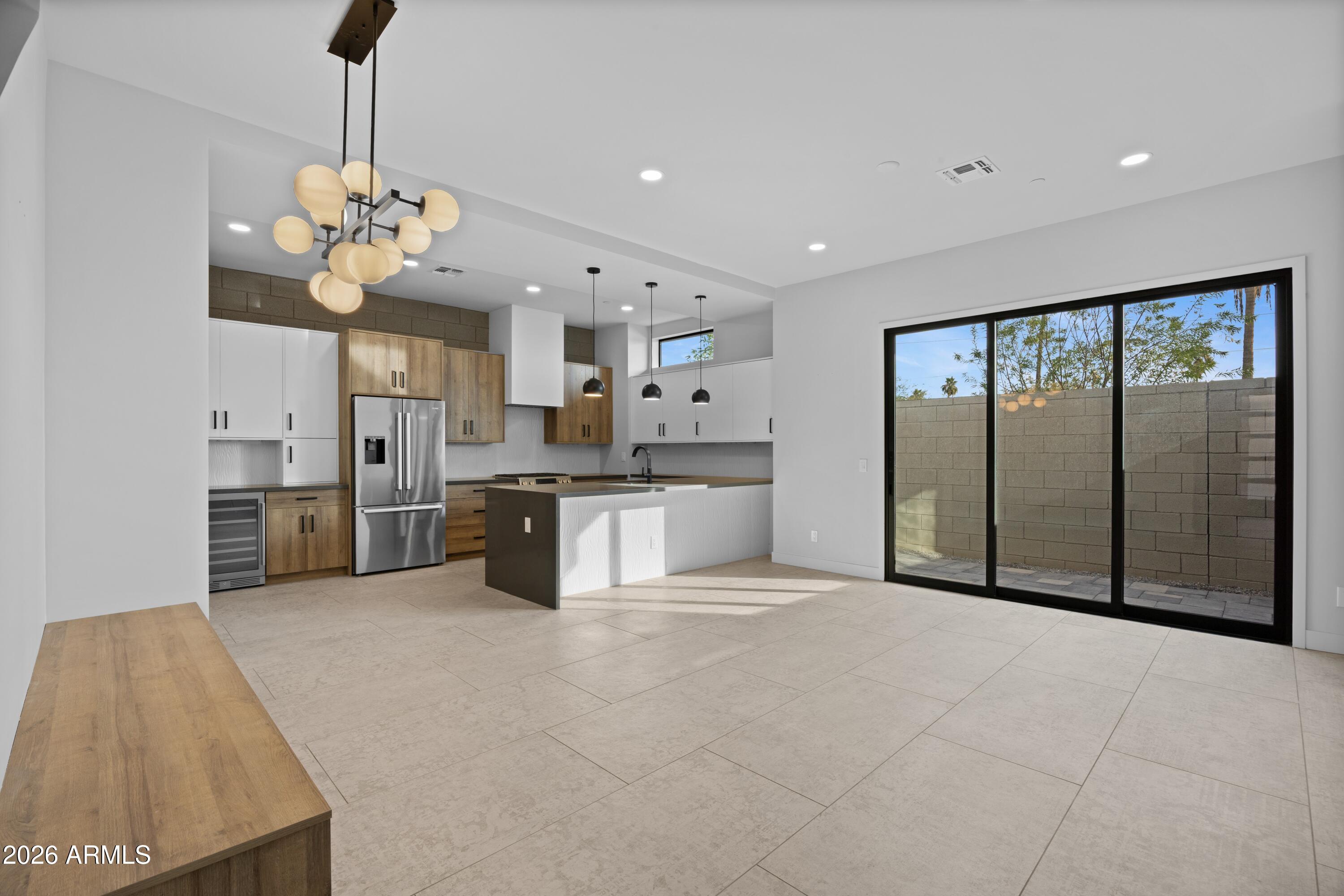 377 E WINDSOR Avenue 21