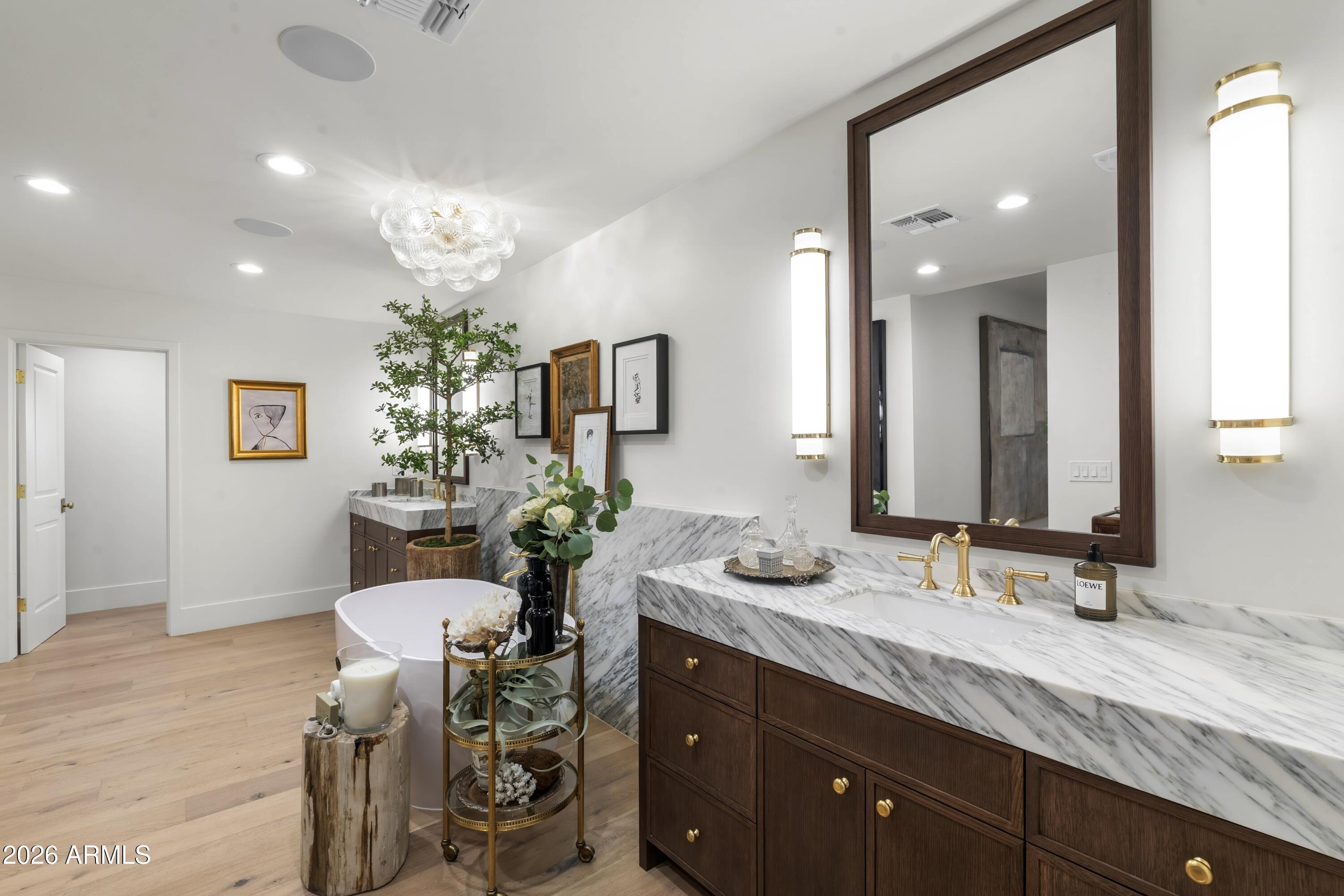 8119 E FOOTHILLS Drive