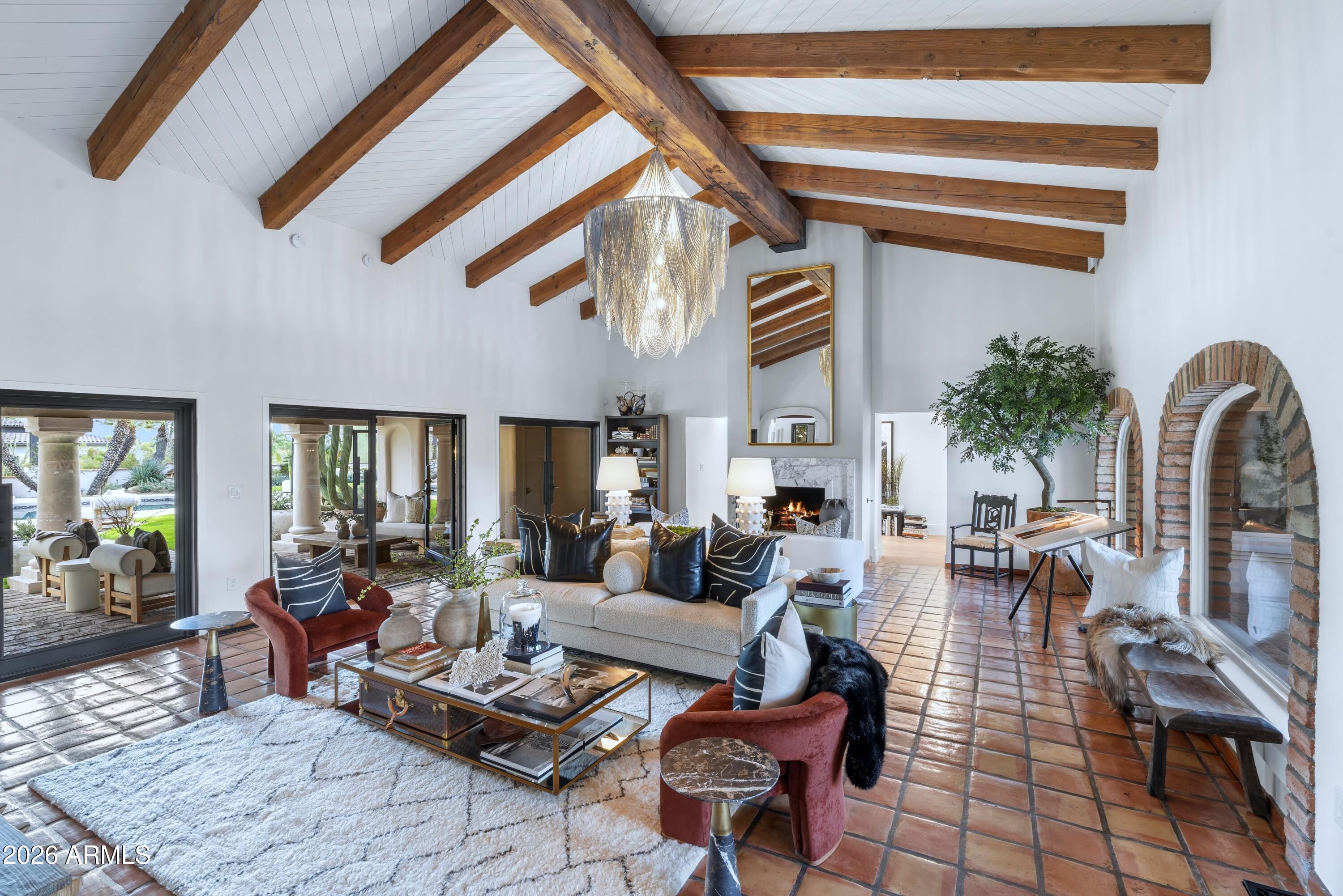 8119 E FOOTHILLS Drive