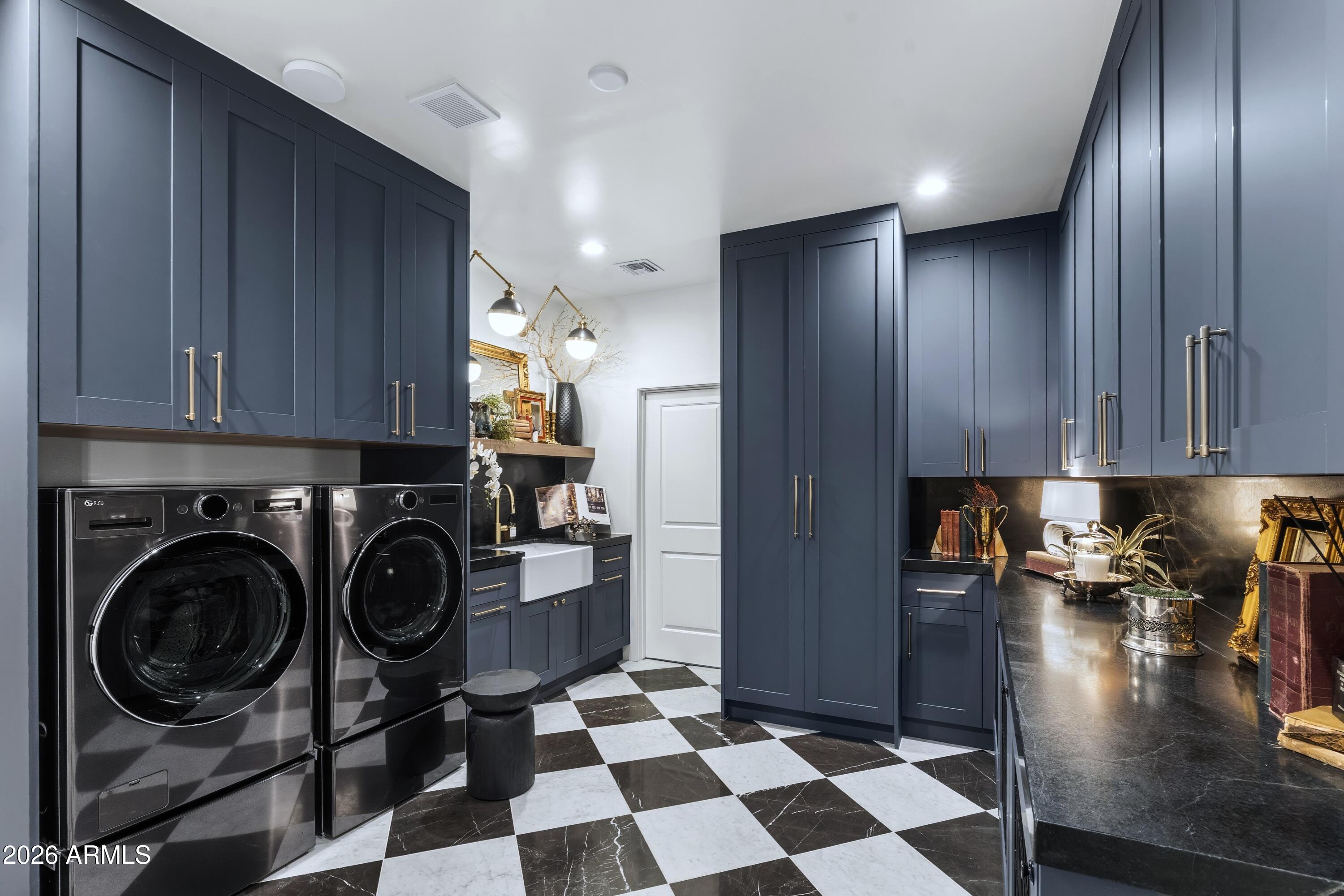 8119 E FOOTHILLS Drive